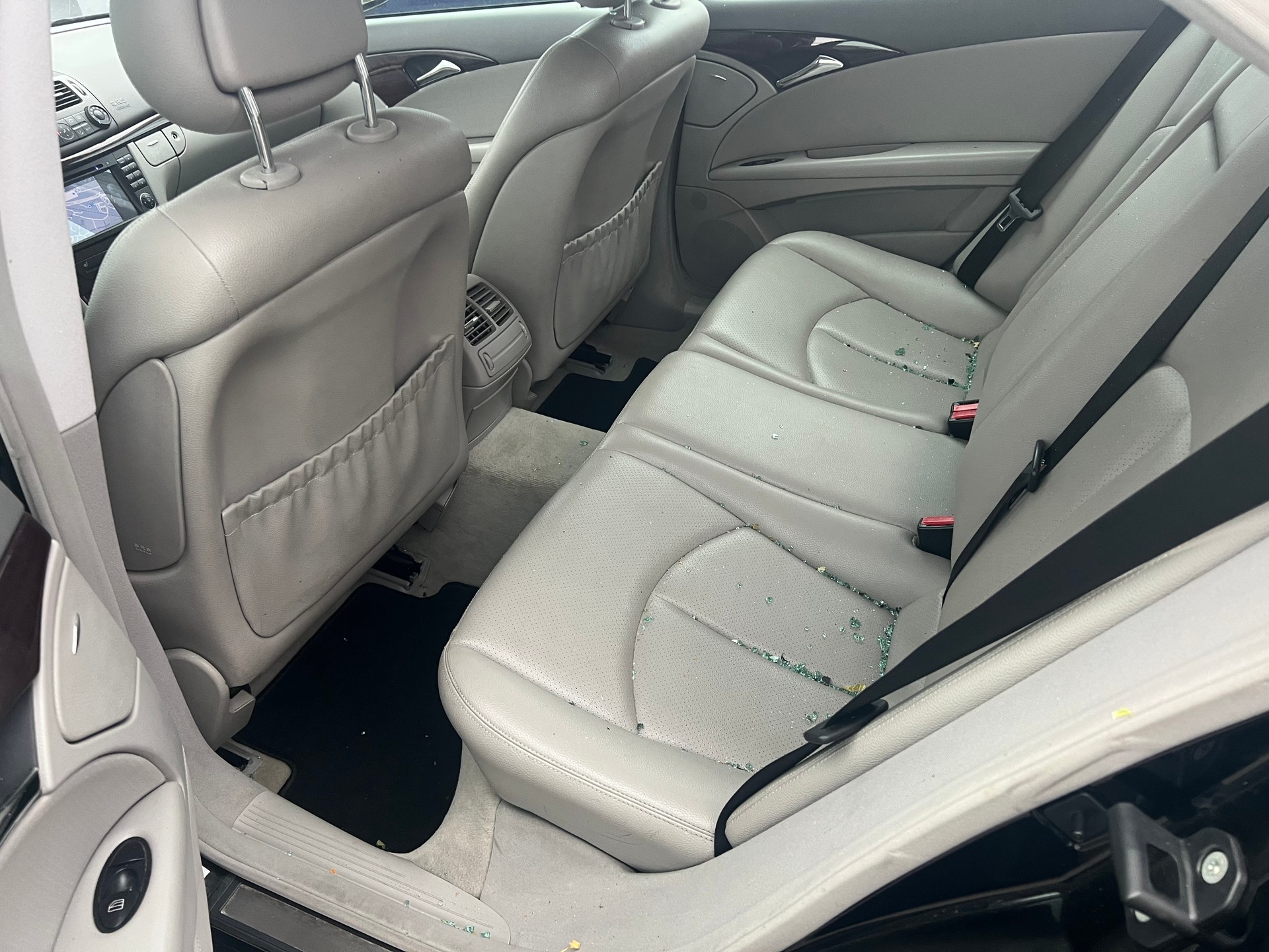MERCEDES-BENZ E 220 CDI Classic Automat Mit Hägel siehe Bilder-image-8
