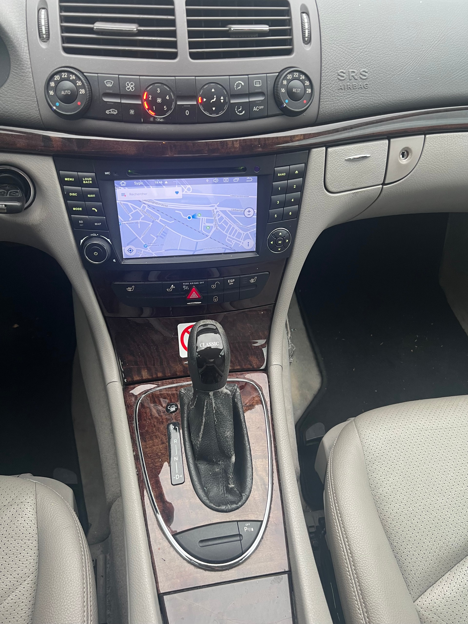 MERCEDES-BENZ E 220 CDI Classic Automat Mit Hägel siehe Bilder-image-6