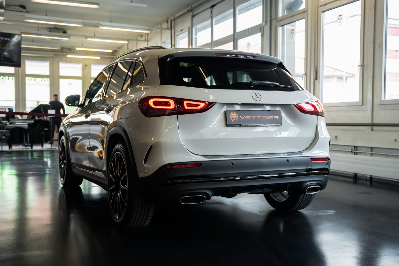 MERCEDES-BENZ GLA 250 AMG Line 8G-DCT-image-3