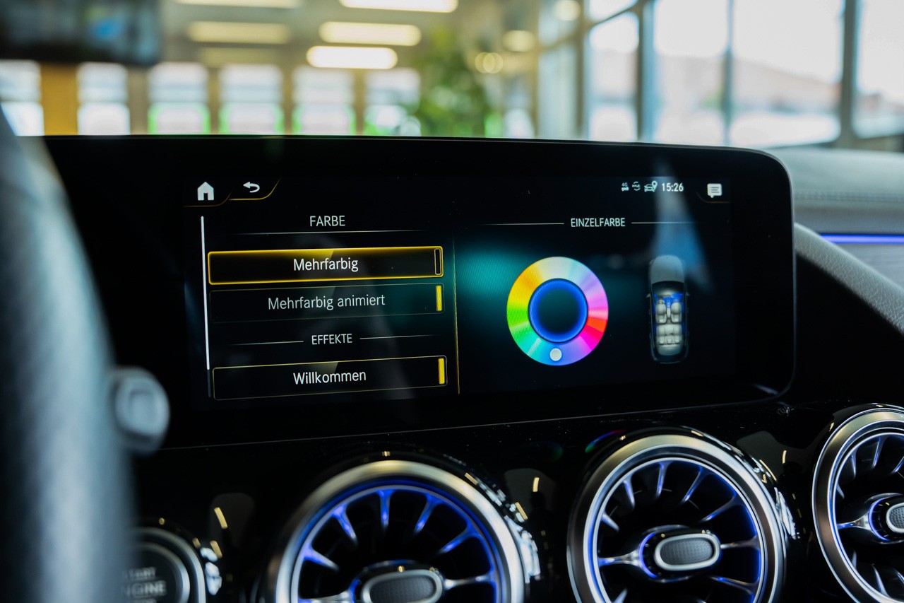 MERCEDES-BENZ GLA 250 AMG Line 8G-DCT-image-22