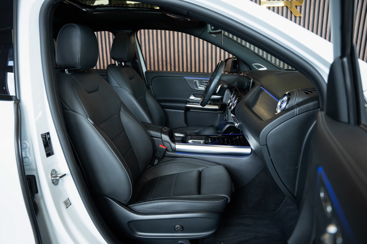MERCEDES-BENZ GLA 250 AMG Line 8G-DCT-image-14