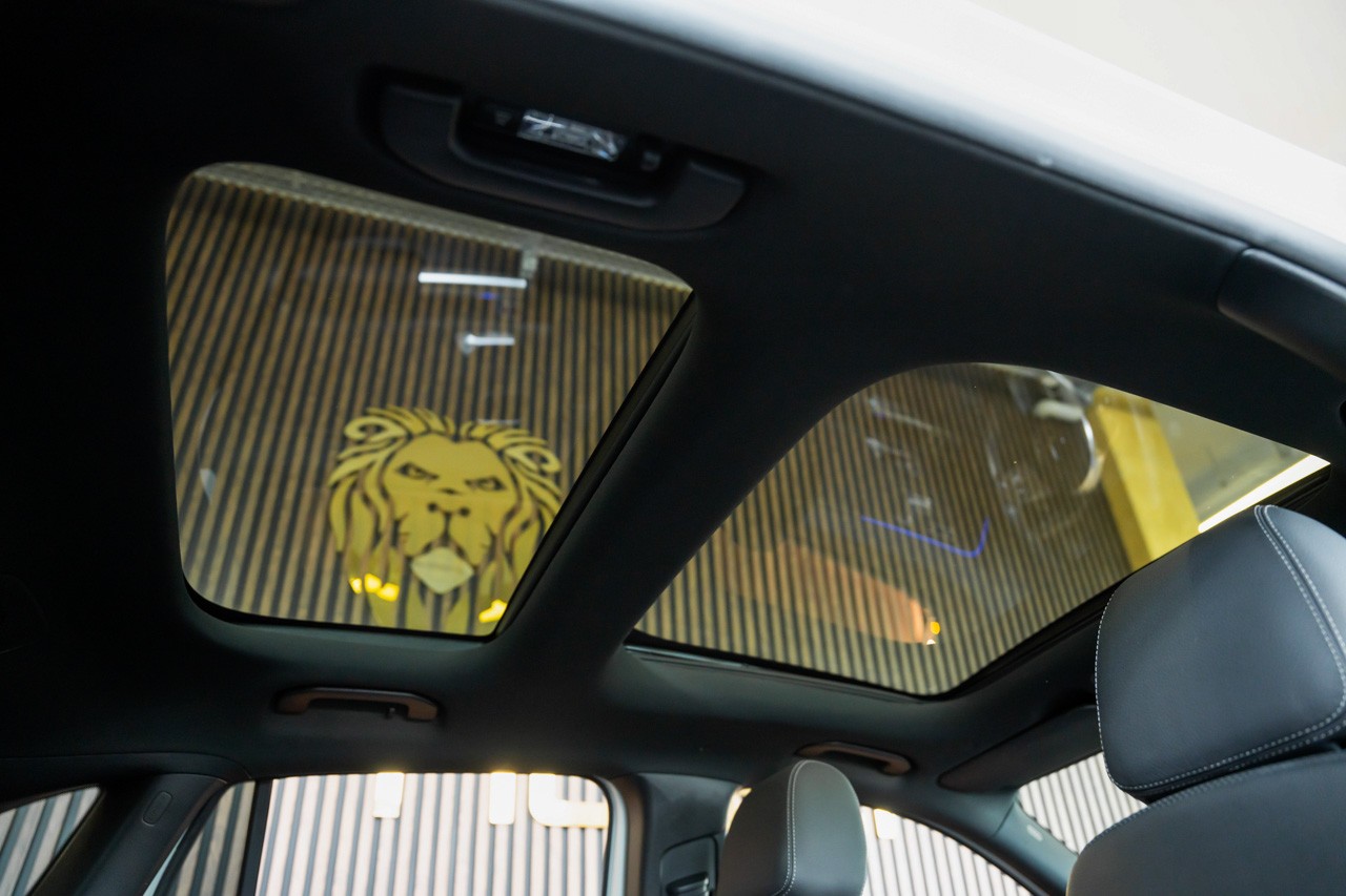 MERCEDES-BENZ GLA 250 AMG Line 8G-DCT-image-16
