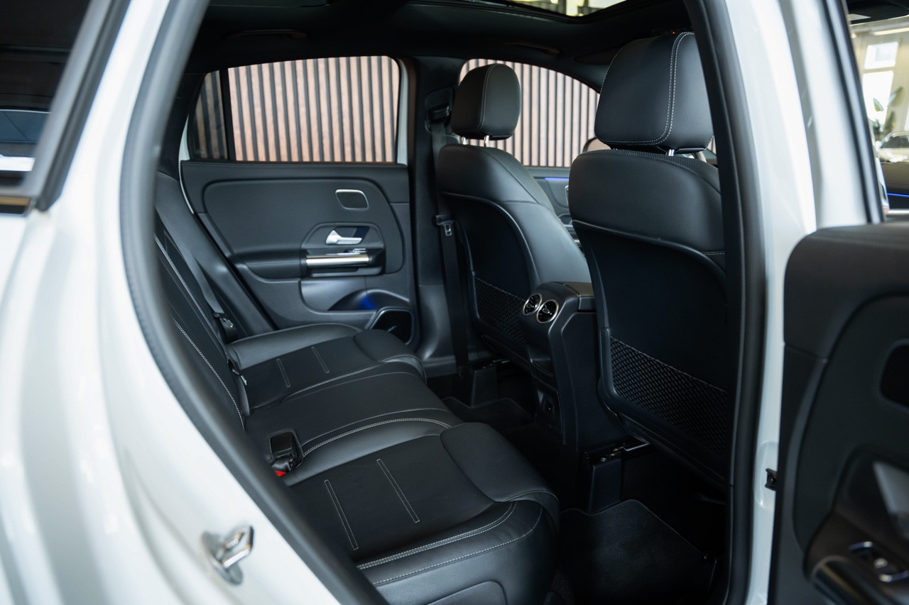 MERCEDES-BENZ GLA 250 AMG Line 8G-DCT-image-17