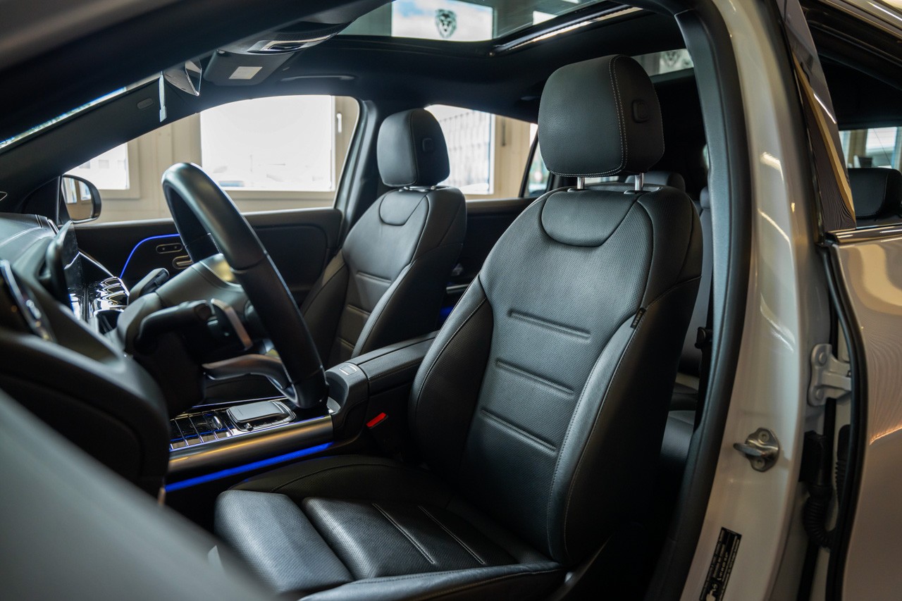 MERCEDES-BENZ GLA 250 AMG Line 8G-DCT-image-12