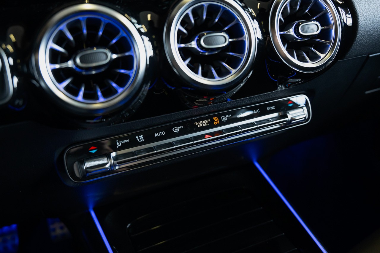 MERCEDES-BENZ GLA 250 AMG Line 8G-DCT-image-27