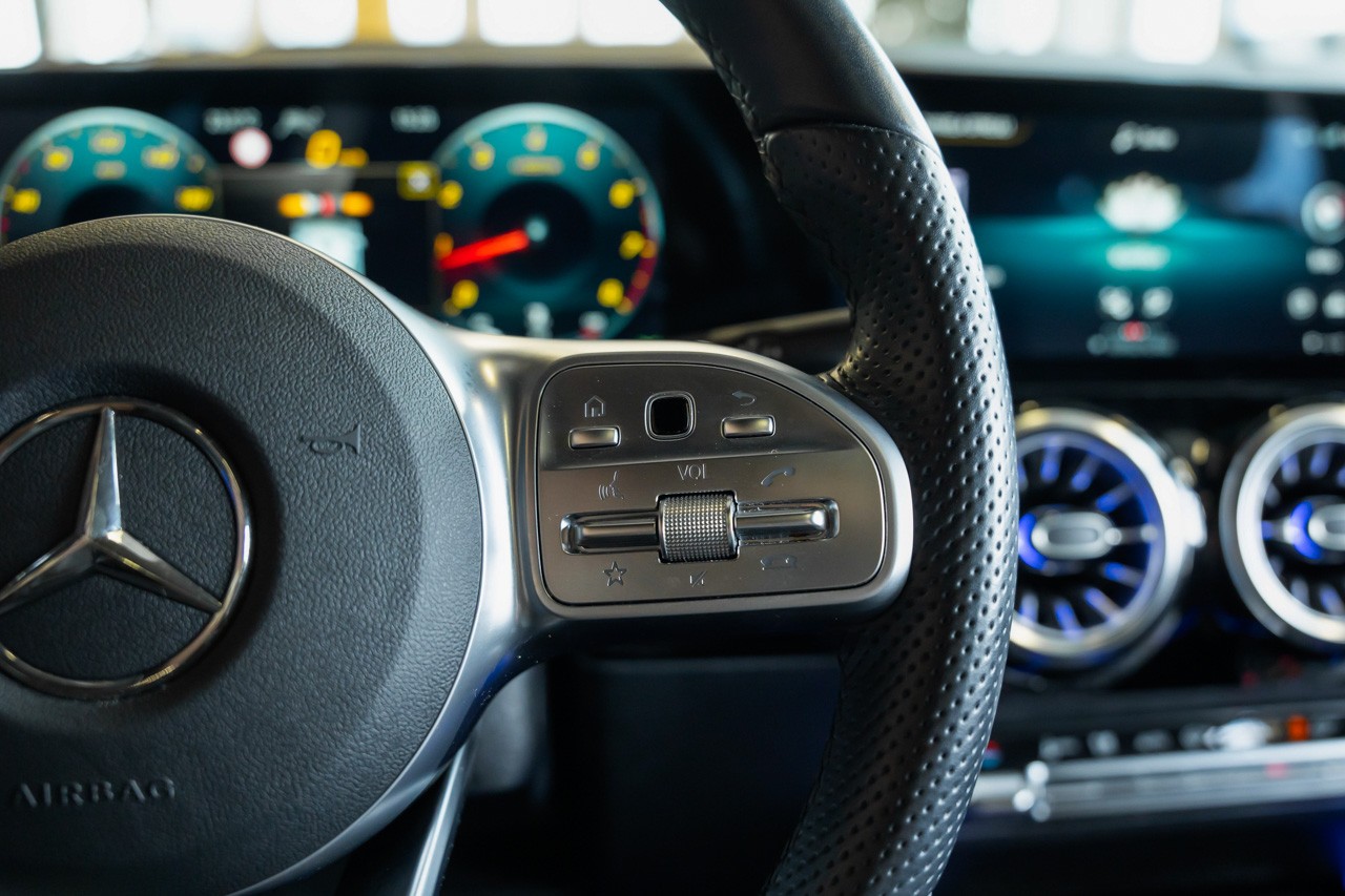 MERCEDES-BENZ GLA 250 AMG Line 8G-DCT-image-32