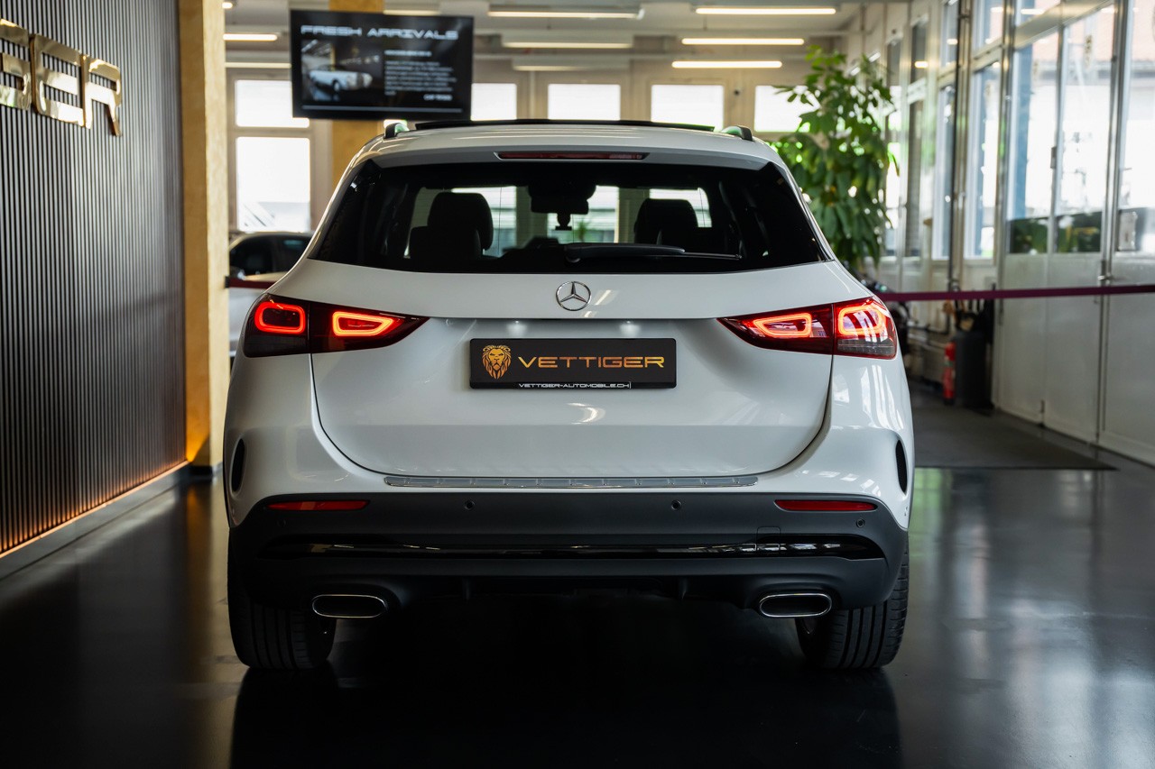 MERCEDES-BENZ GLA 250 AMG Line 8G-DCT-image-4