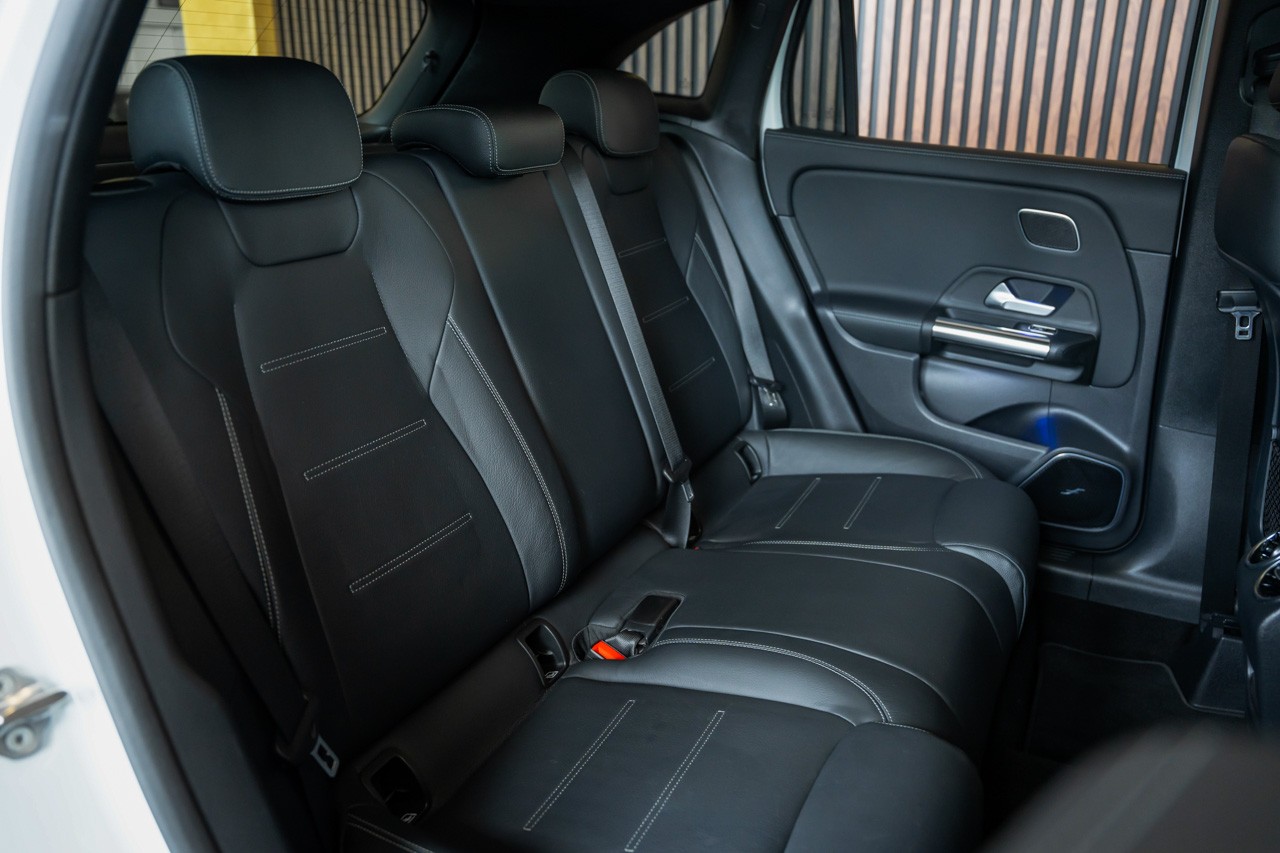 MERCEDES-BENZ GLA 250 AMG Line 8G-DCT-image-18