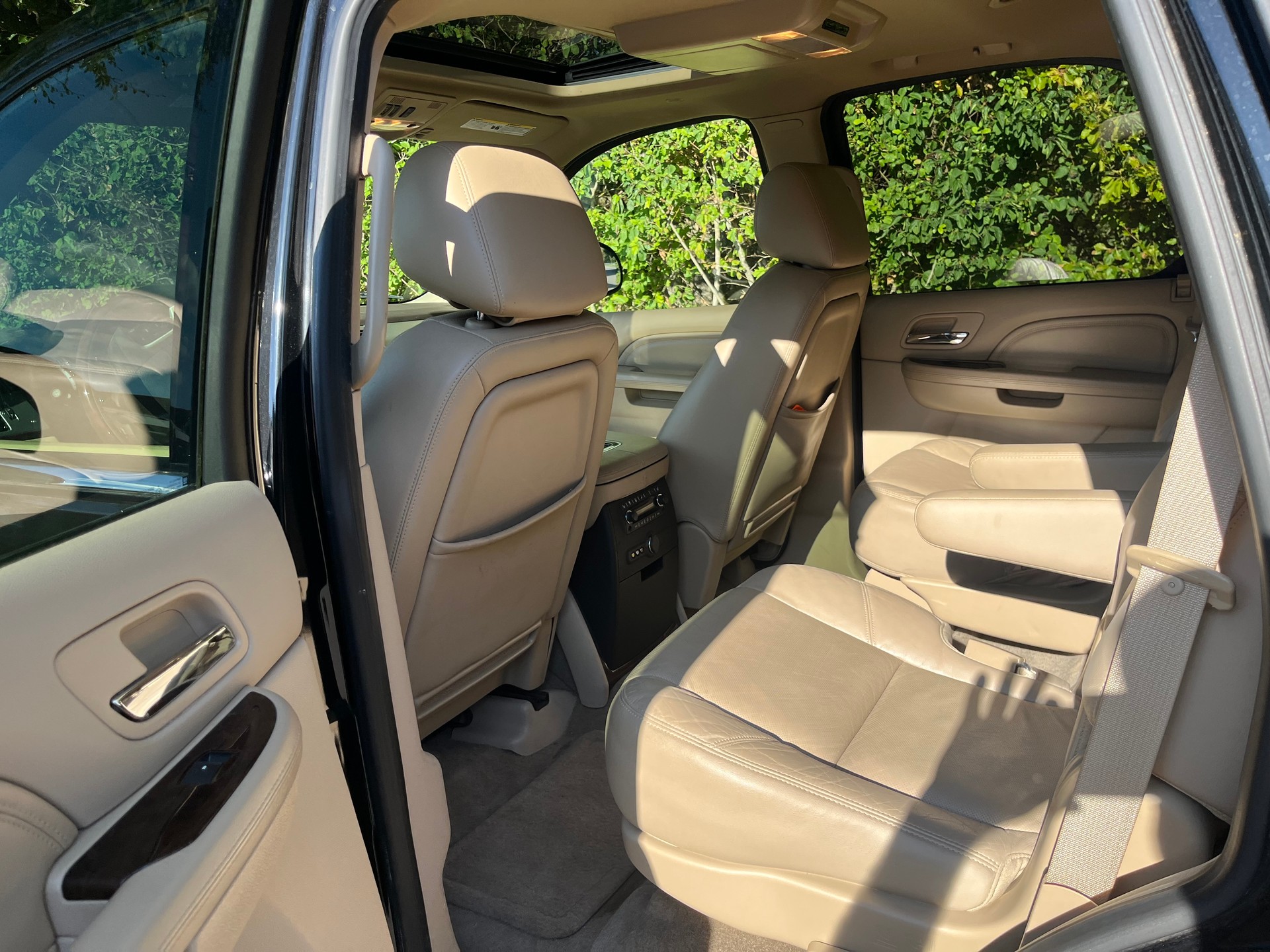 CADILLAC 6.2 V8 Sport Luxury-image-3