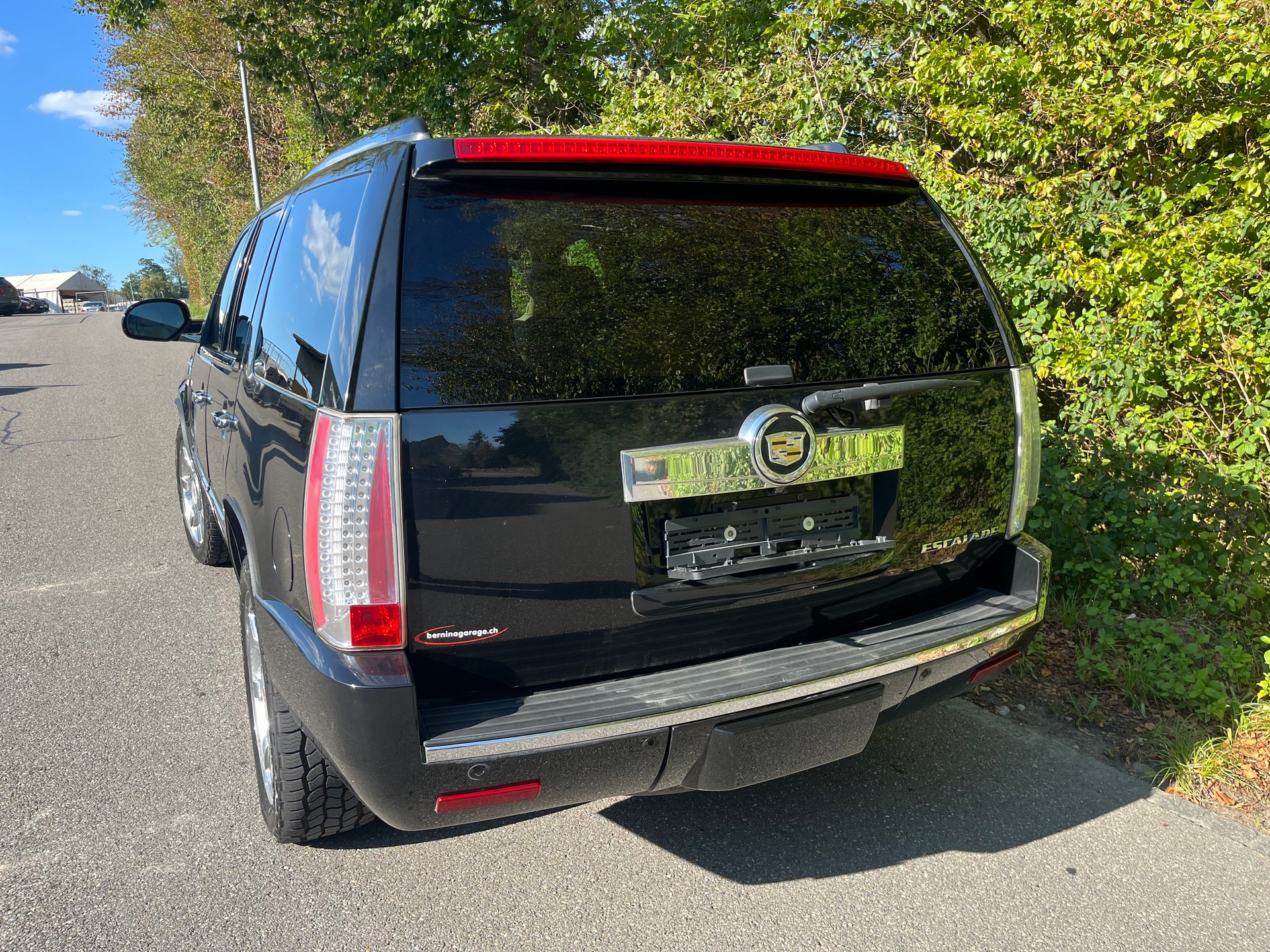 CADILLAC 6.2 V8 Sport Luxury-image-2