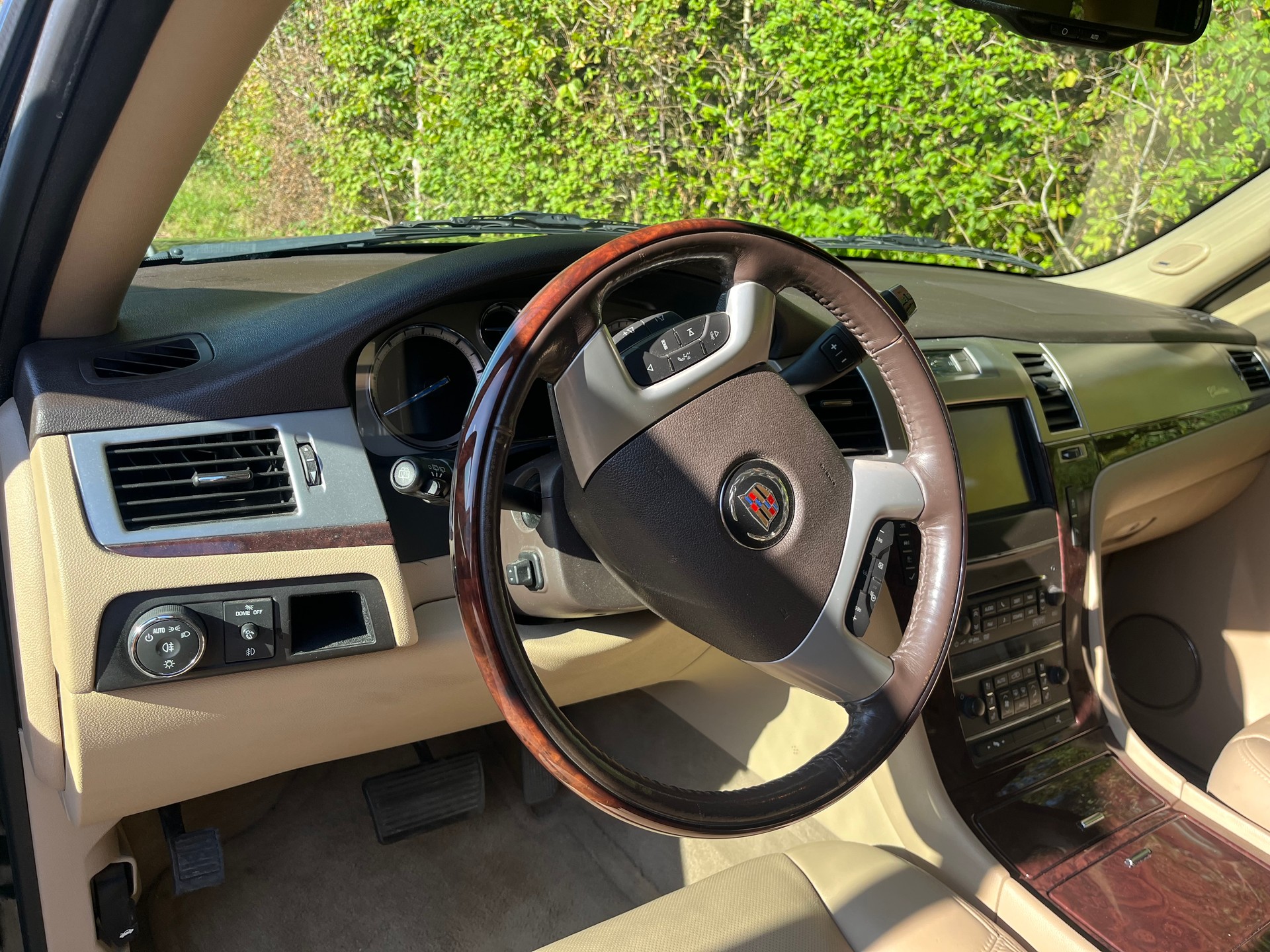CADILLAC 6.2 V8 Sport Luxury-image-4