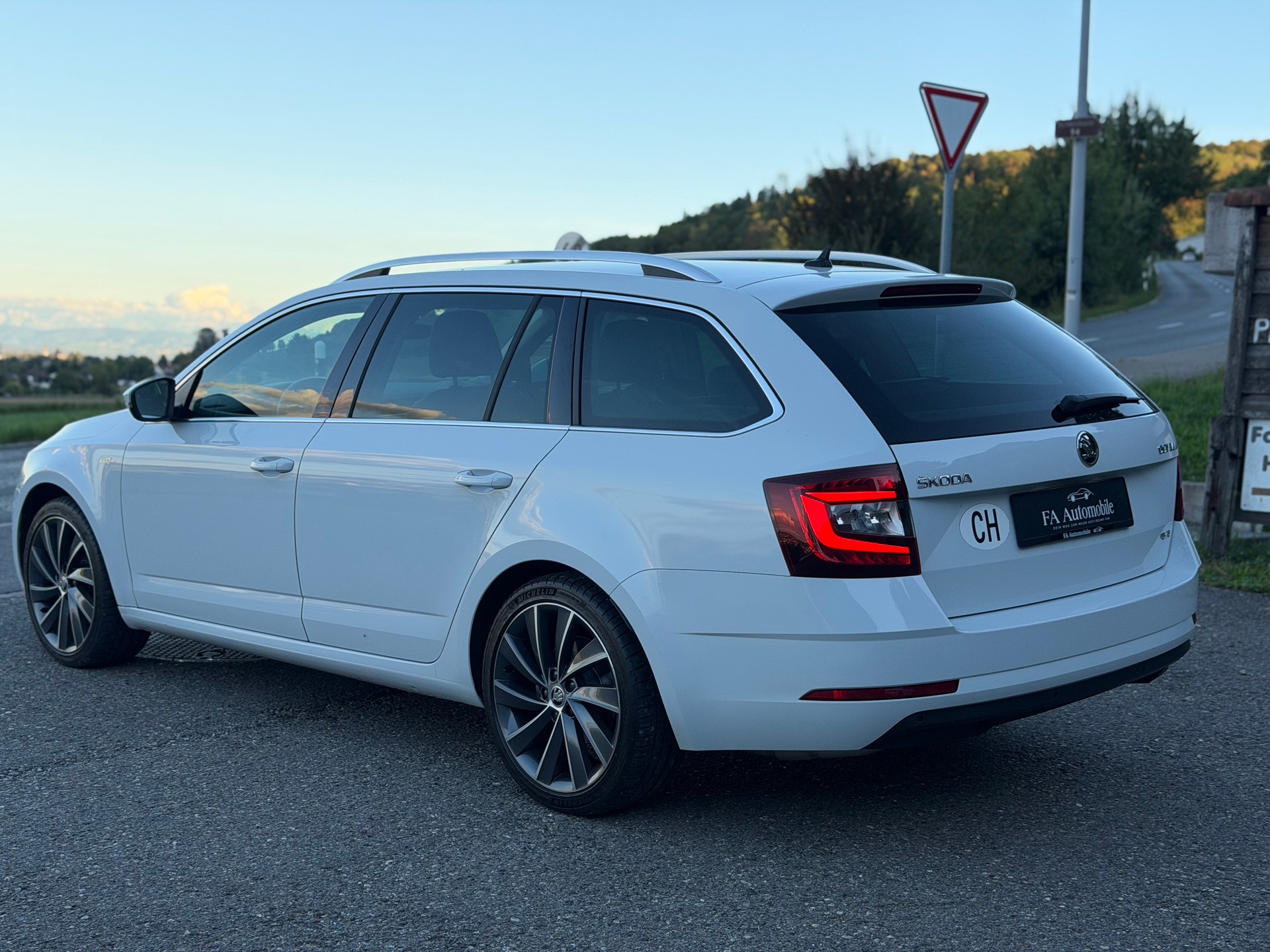 SKODA Octavia Combi 2.0 TDI L&K 4x4 DSG-image-2