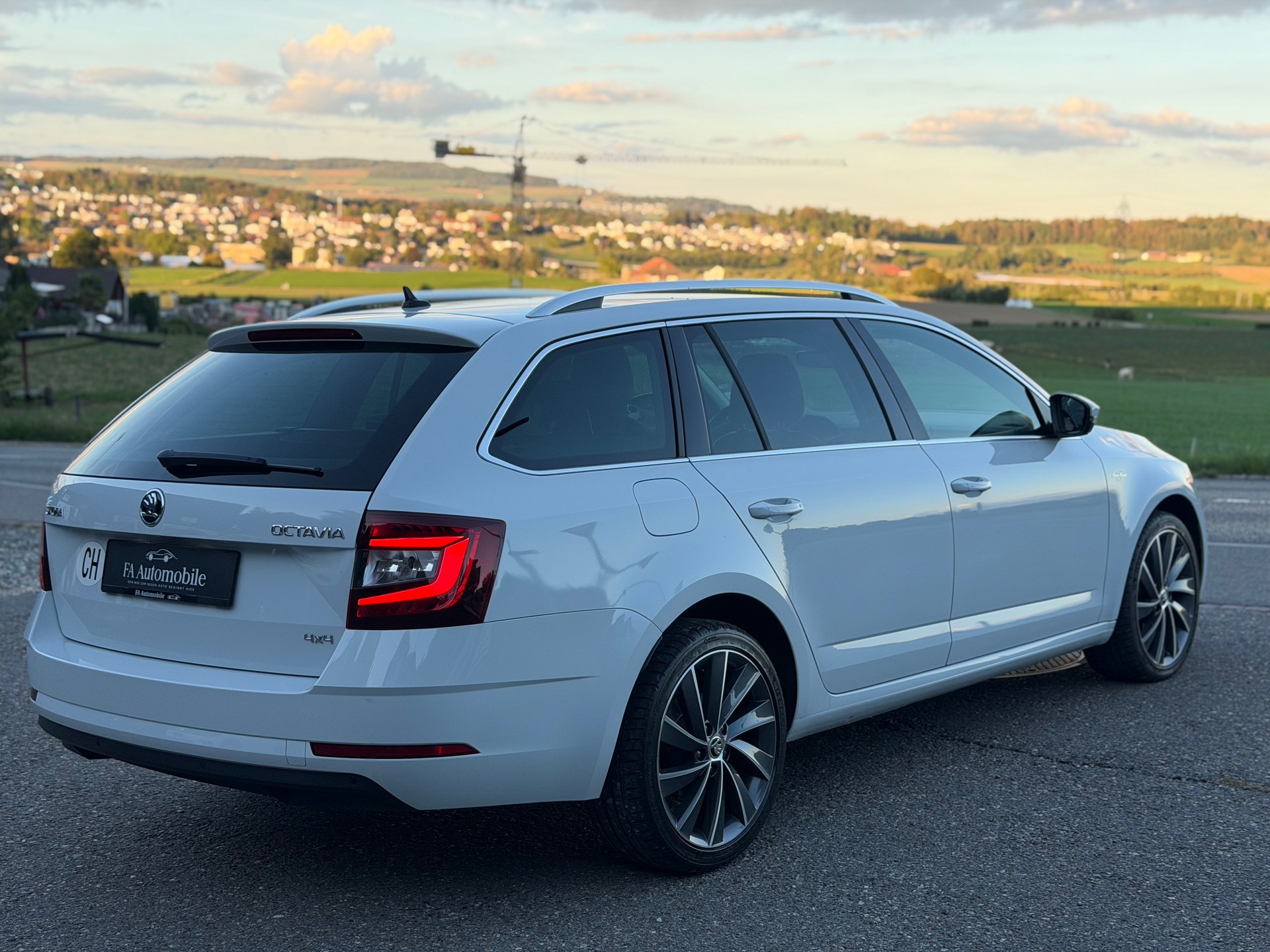SKODA Octavia Combi 2.0 TDI L&K 4x4 DSG-image-4