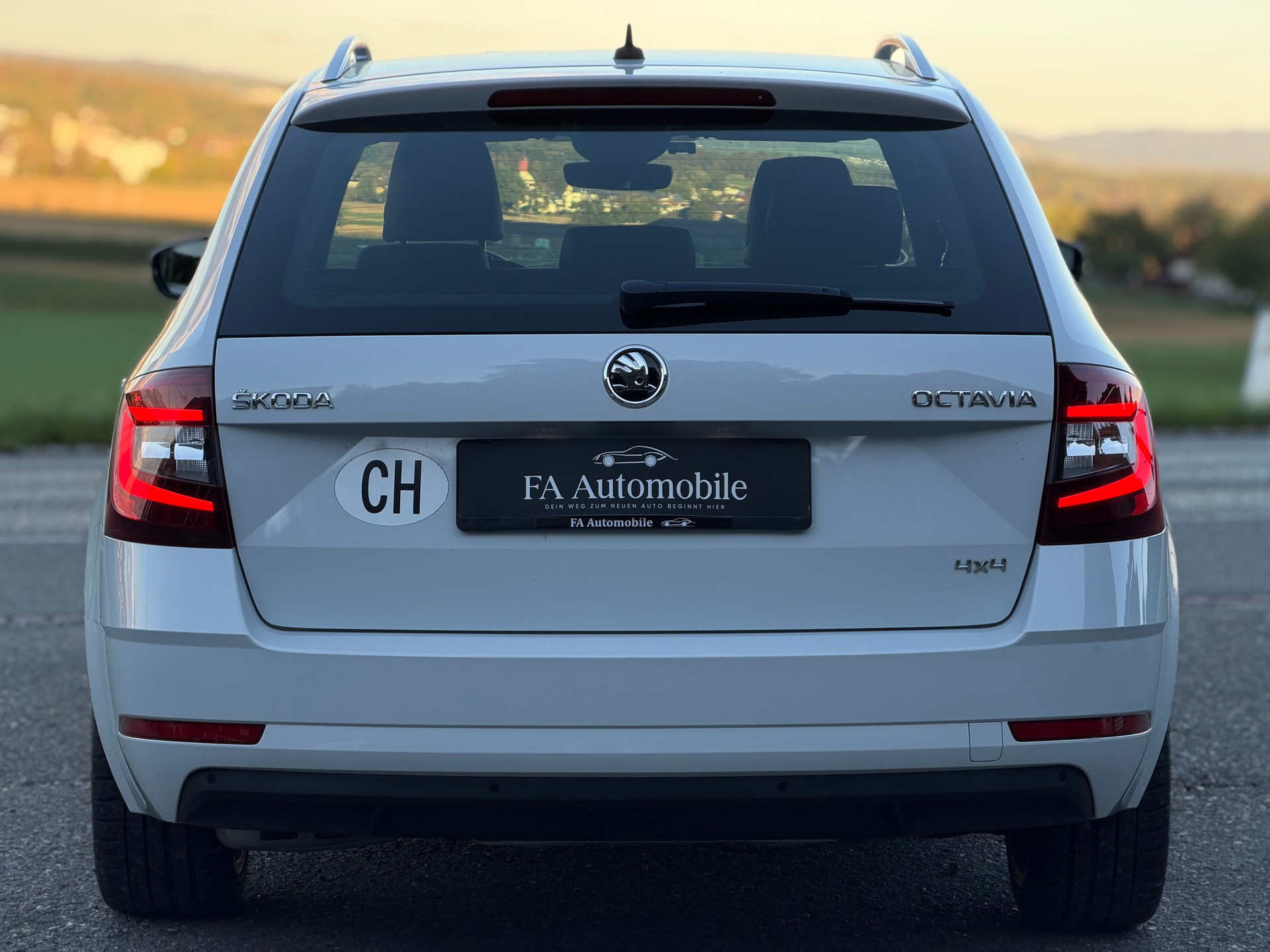 SKODA Octavia Combi 2.0 TDI L&K 4x4 DSG-image-3