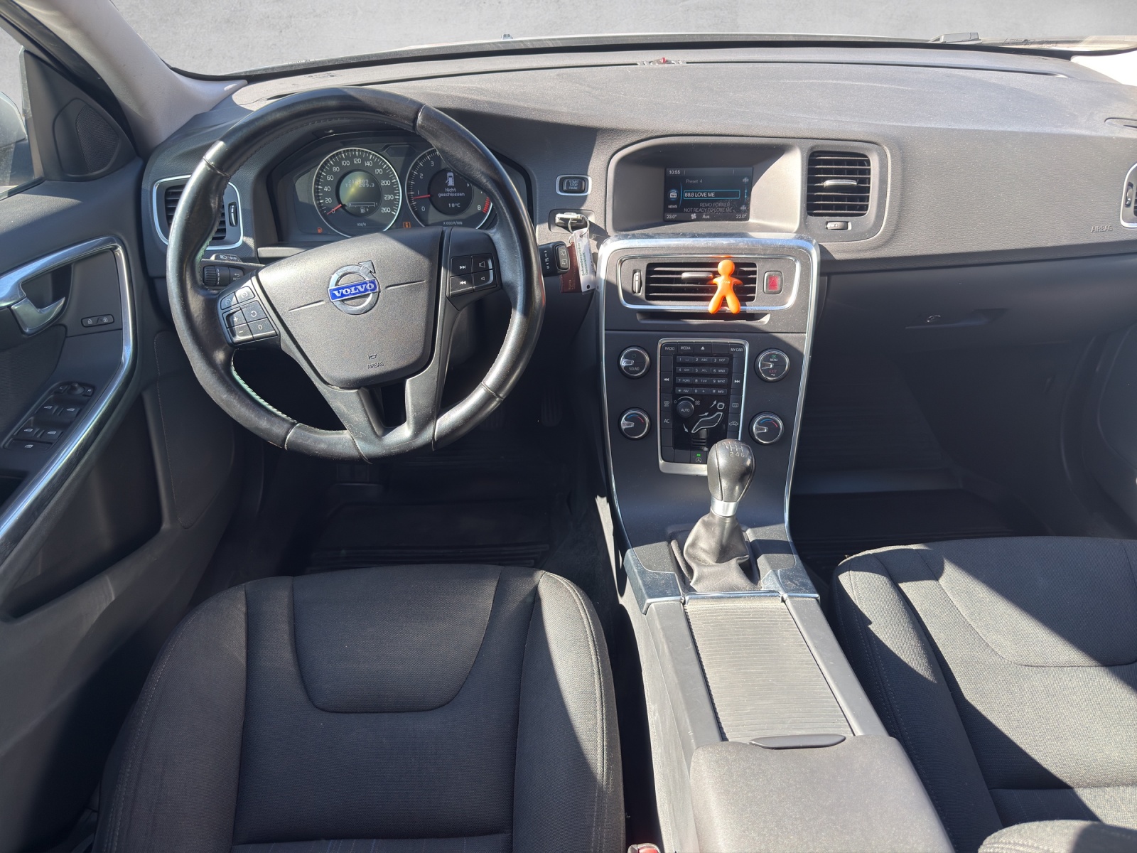 VOLVO V60 T4 Kinetic-image-9