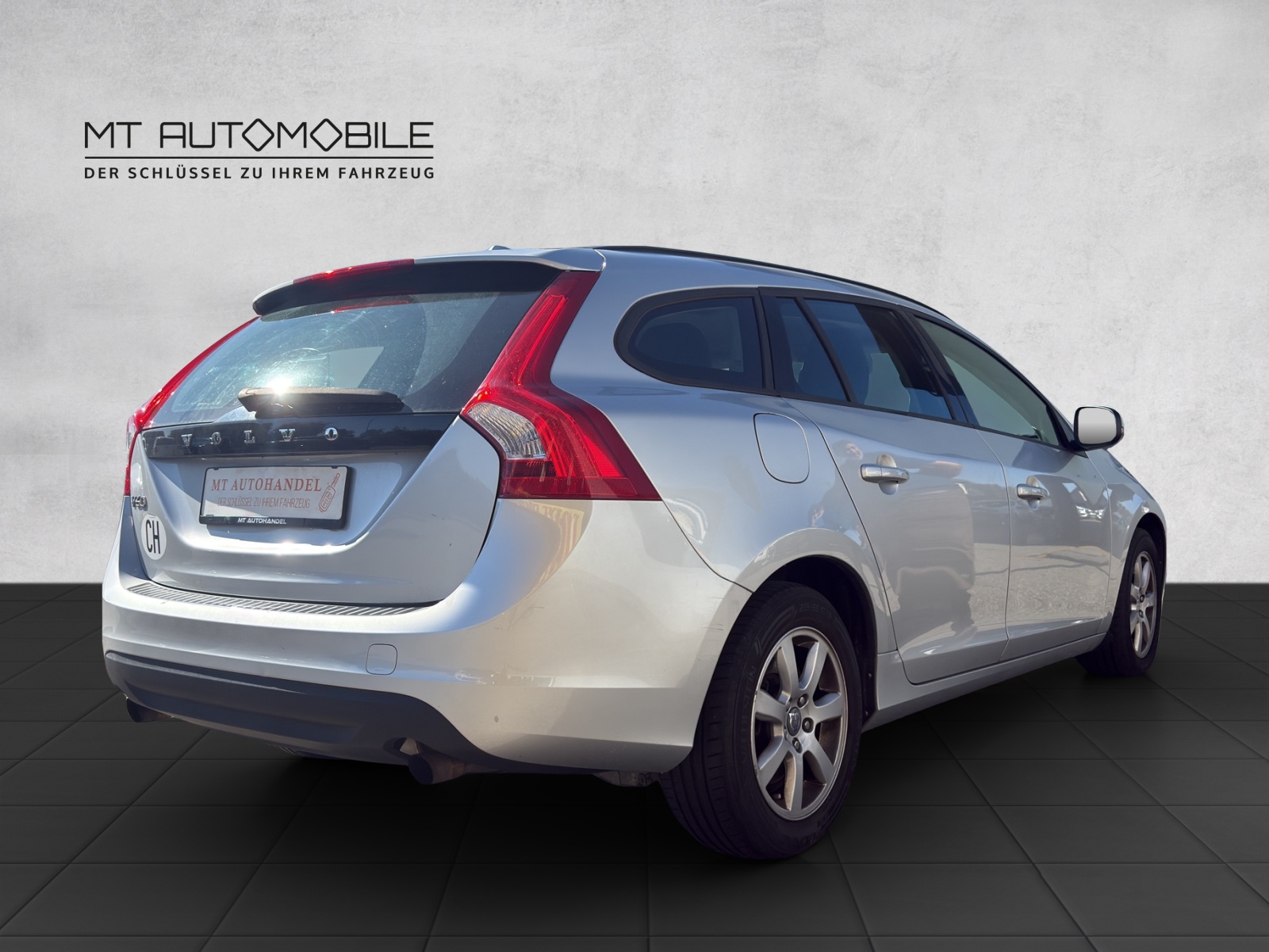VOLVO V60 T4 Kinetic-image-3