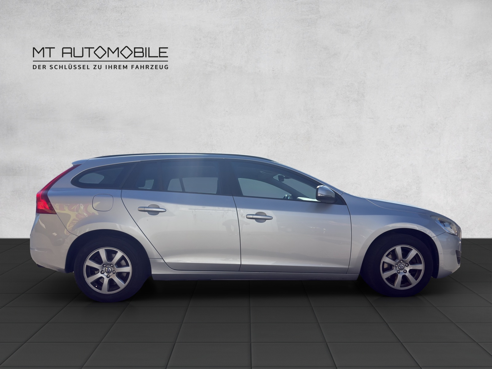 VOLVO V60 T4 Kinetic-image-2