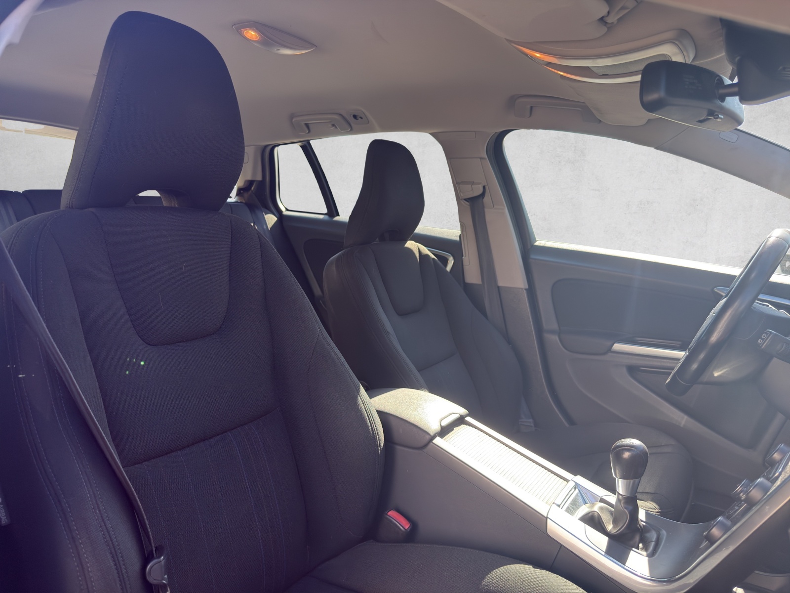 VOLVO V60 T4 Kinetic-image-10