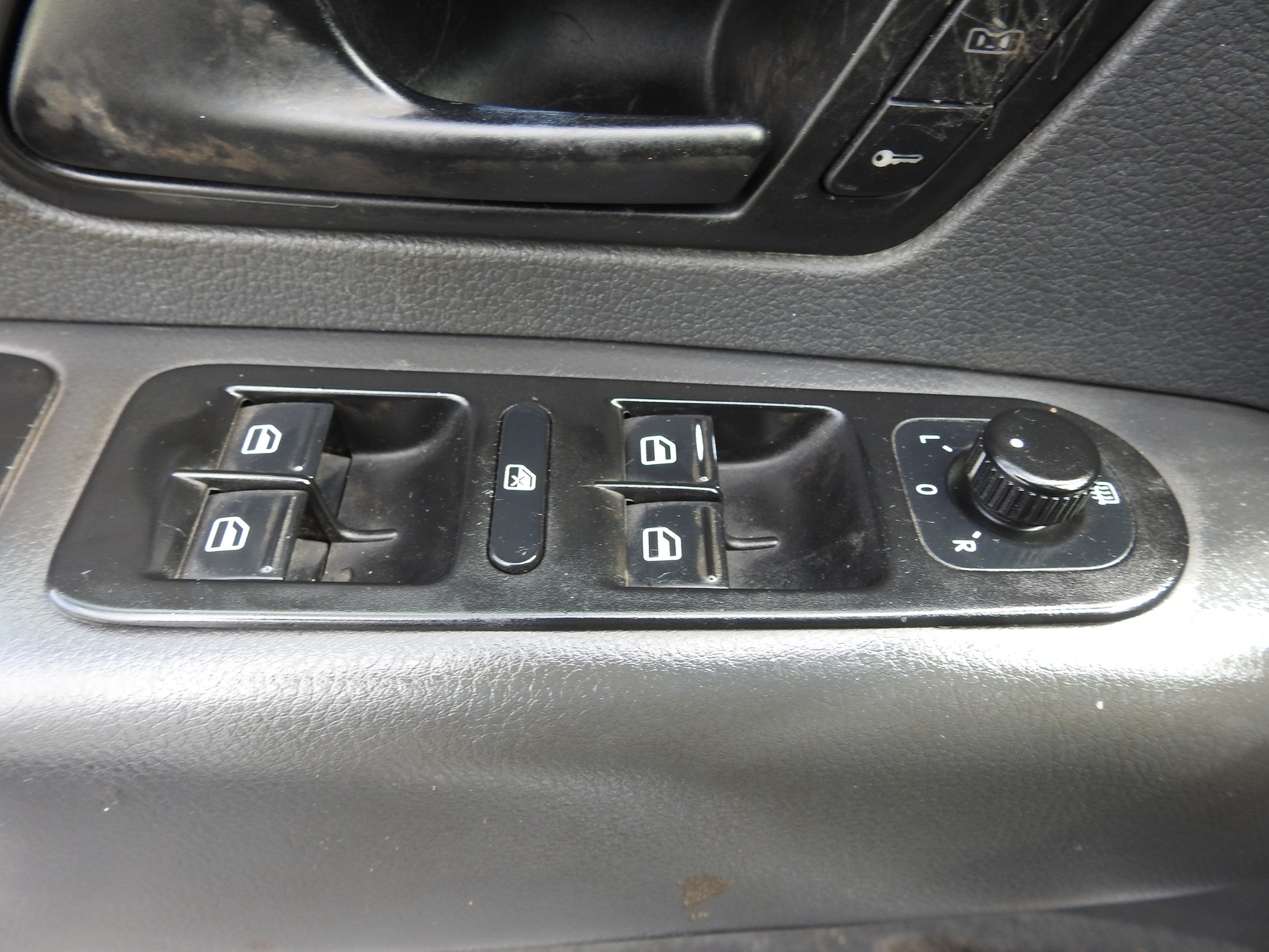VW Amarok 2.0 BiTDI Trendline 4Motion-image-23