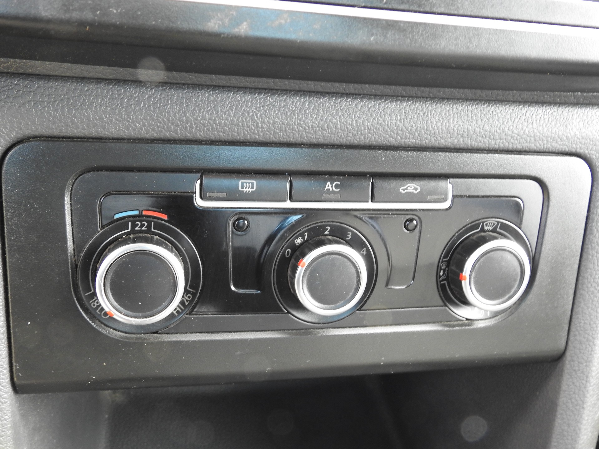 VW Amarok 2.0 BiTDI Trendline 4Motion-image-20