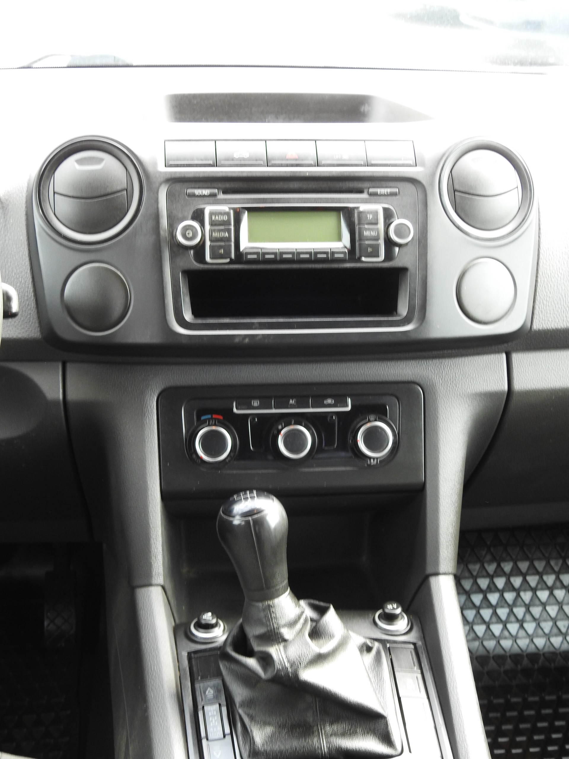 VW Amarok 2.0 BiTDI Trendline 4Motion-image-16