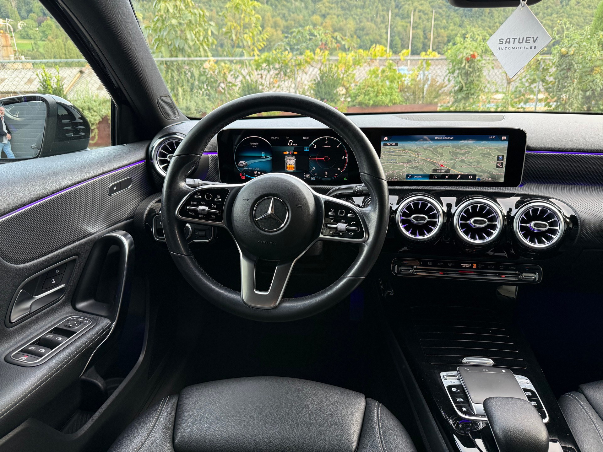 MERCEDES-BENZ A 180 d-image-2