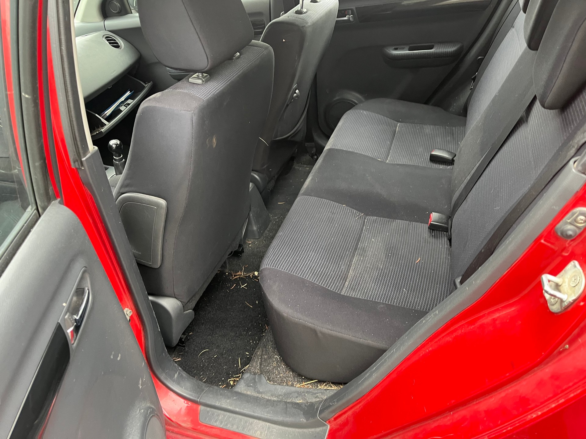 SUZUKI Swift 1.3i 16V GL 4x4-image-8