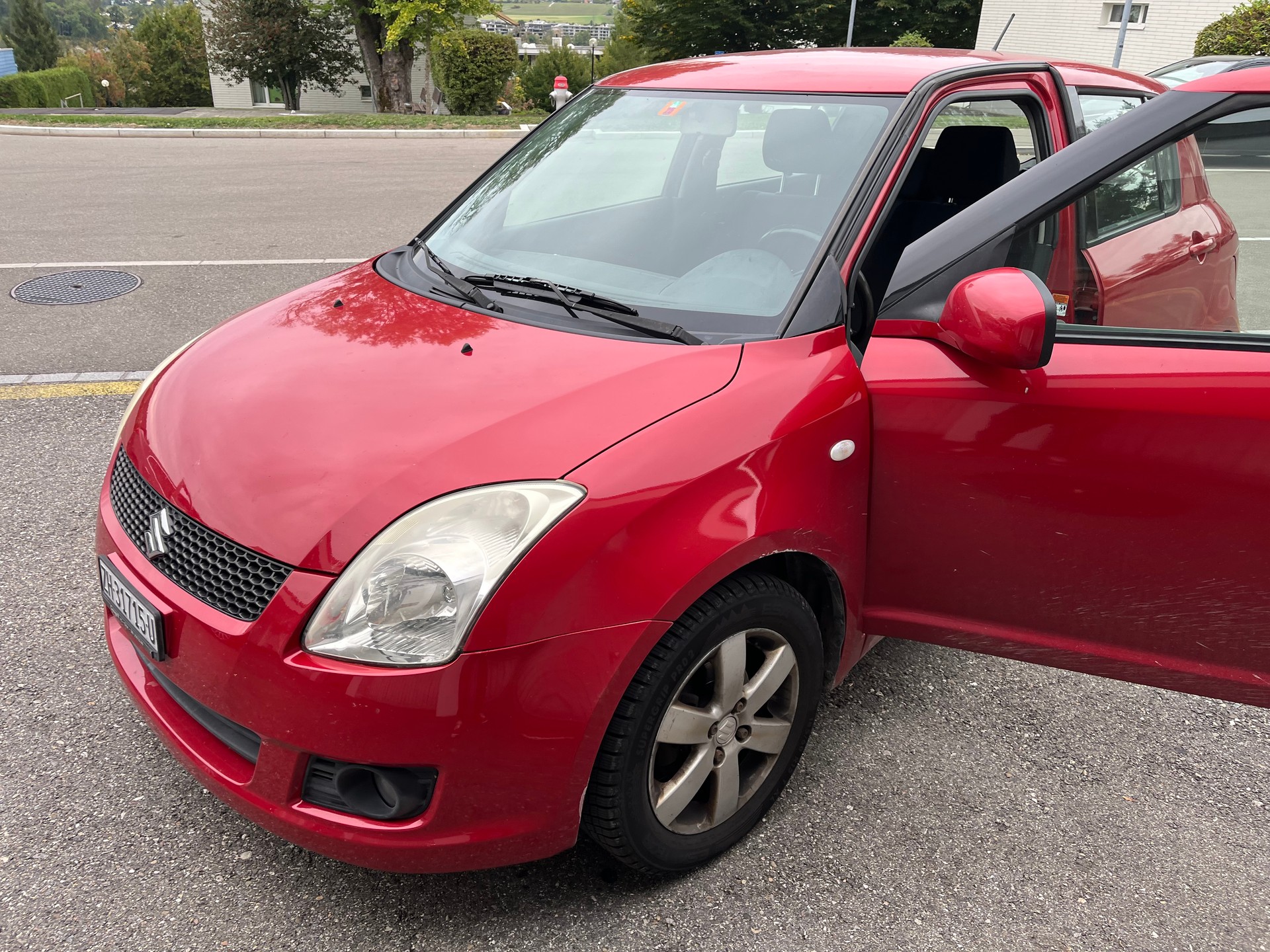 SUZUKI Swift 1.3i 16V GL 4x4-image-2