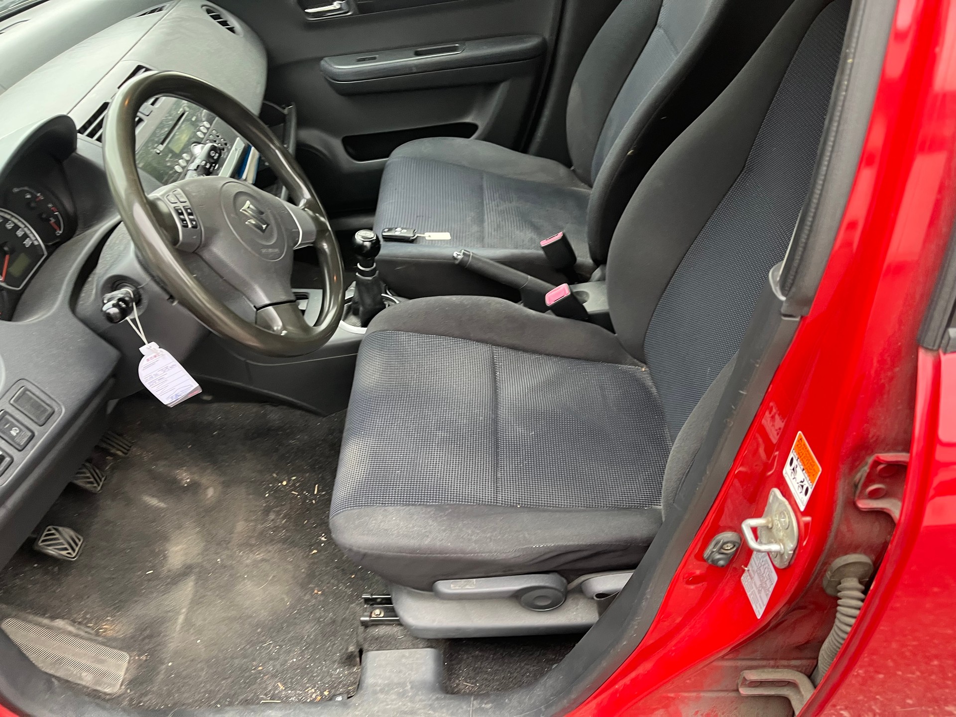 SUZUKI Swift 1.3i 16V GL 4x4-image-7