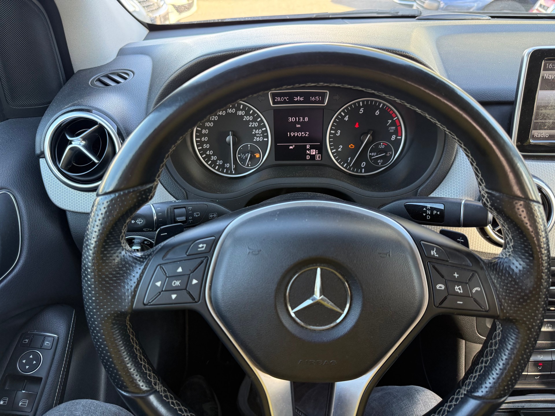 MERCEDES-BENZ B 180 7G-DCT-image-11