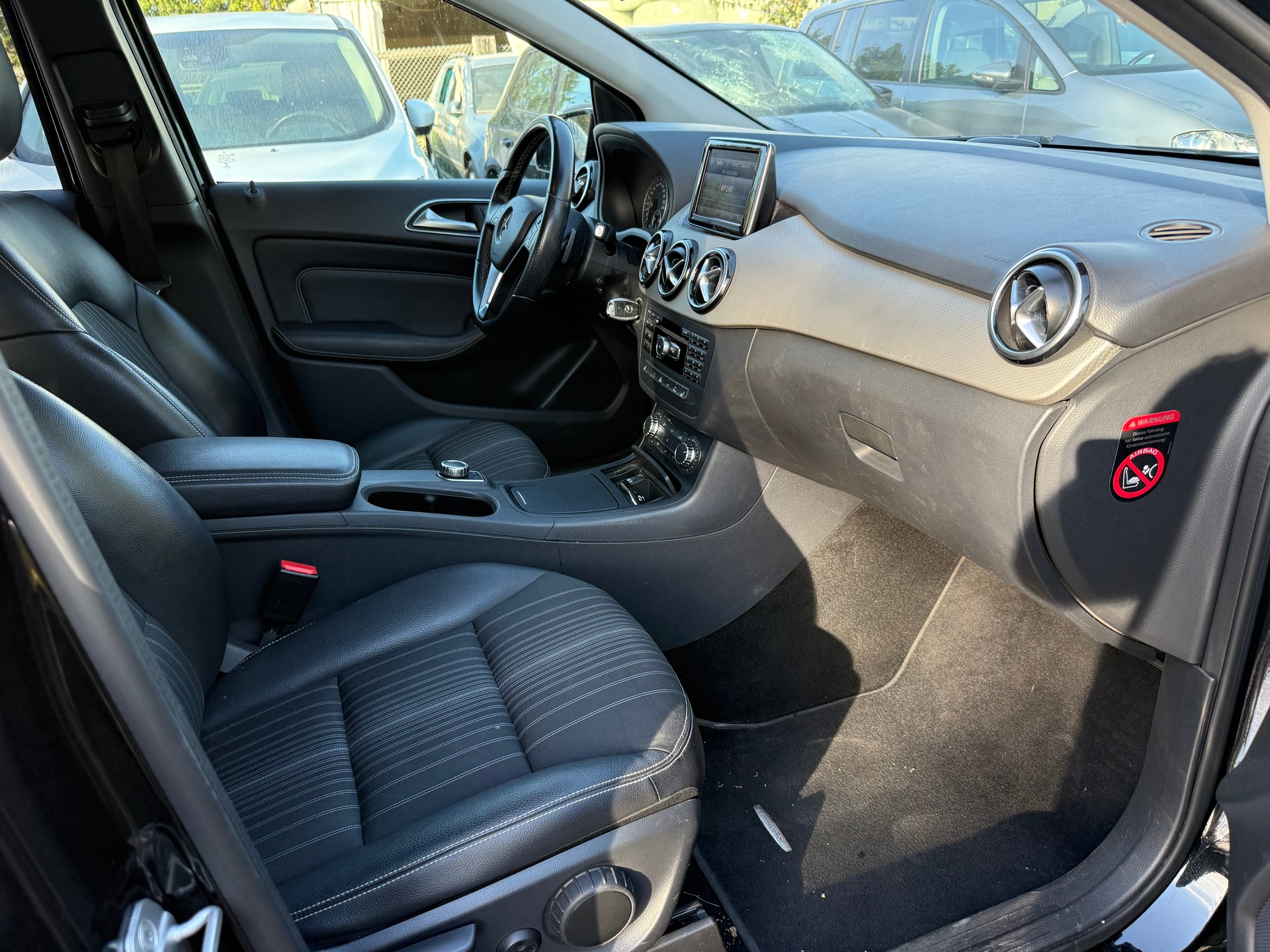 MERCEDES-BENZ B 180 7G-DCT-image-8
