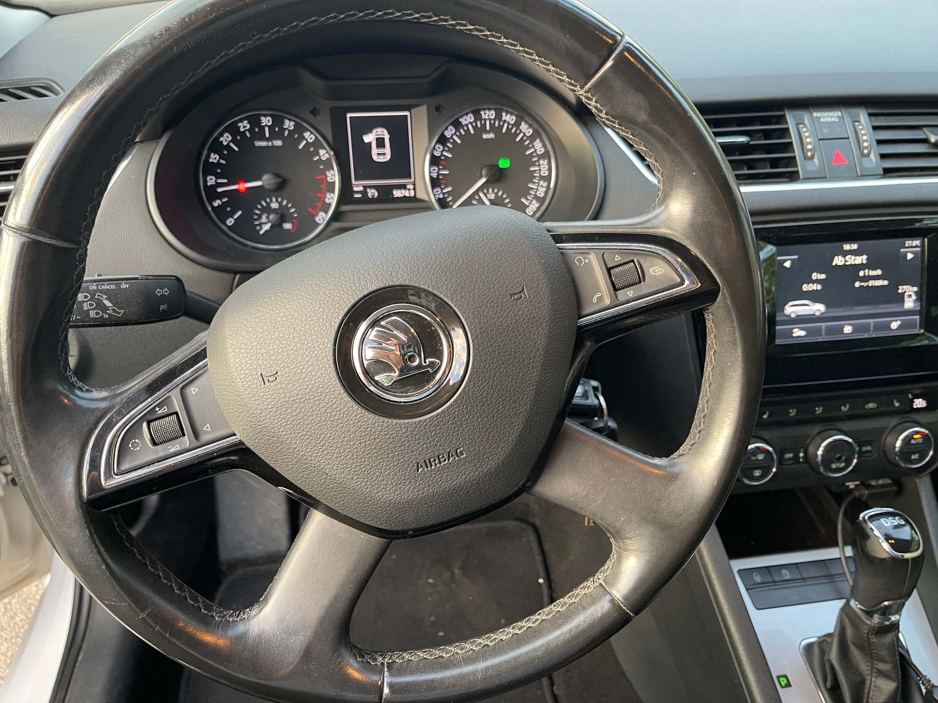 SKODA Octavia Combi 2.0 TDI Ambition DSG-image-11