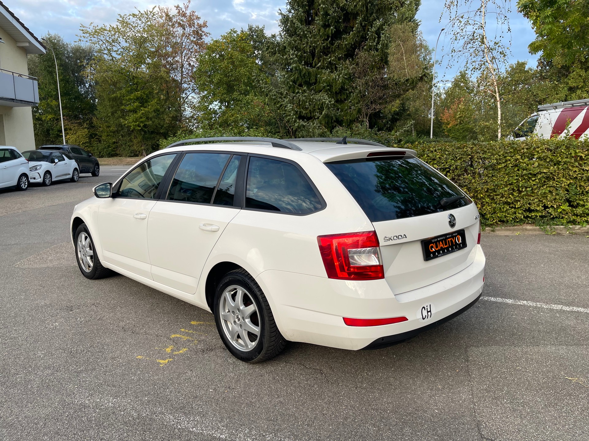 SKODA Octavia Combi 2.0 TDI Ambition DSG-image-2