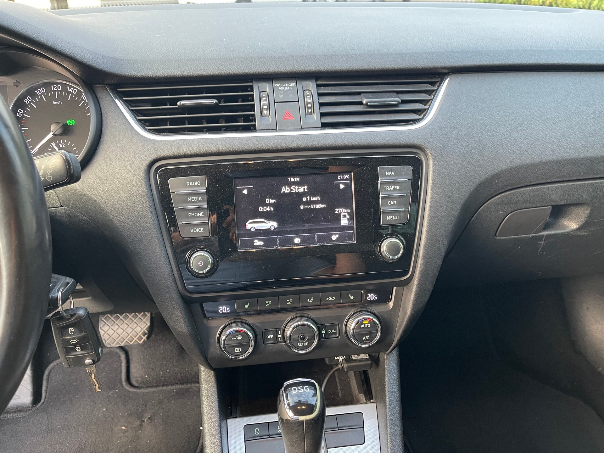 SKODA Octavia Combi 2.0 TDI Ambition DSG-image-10