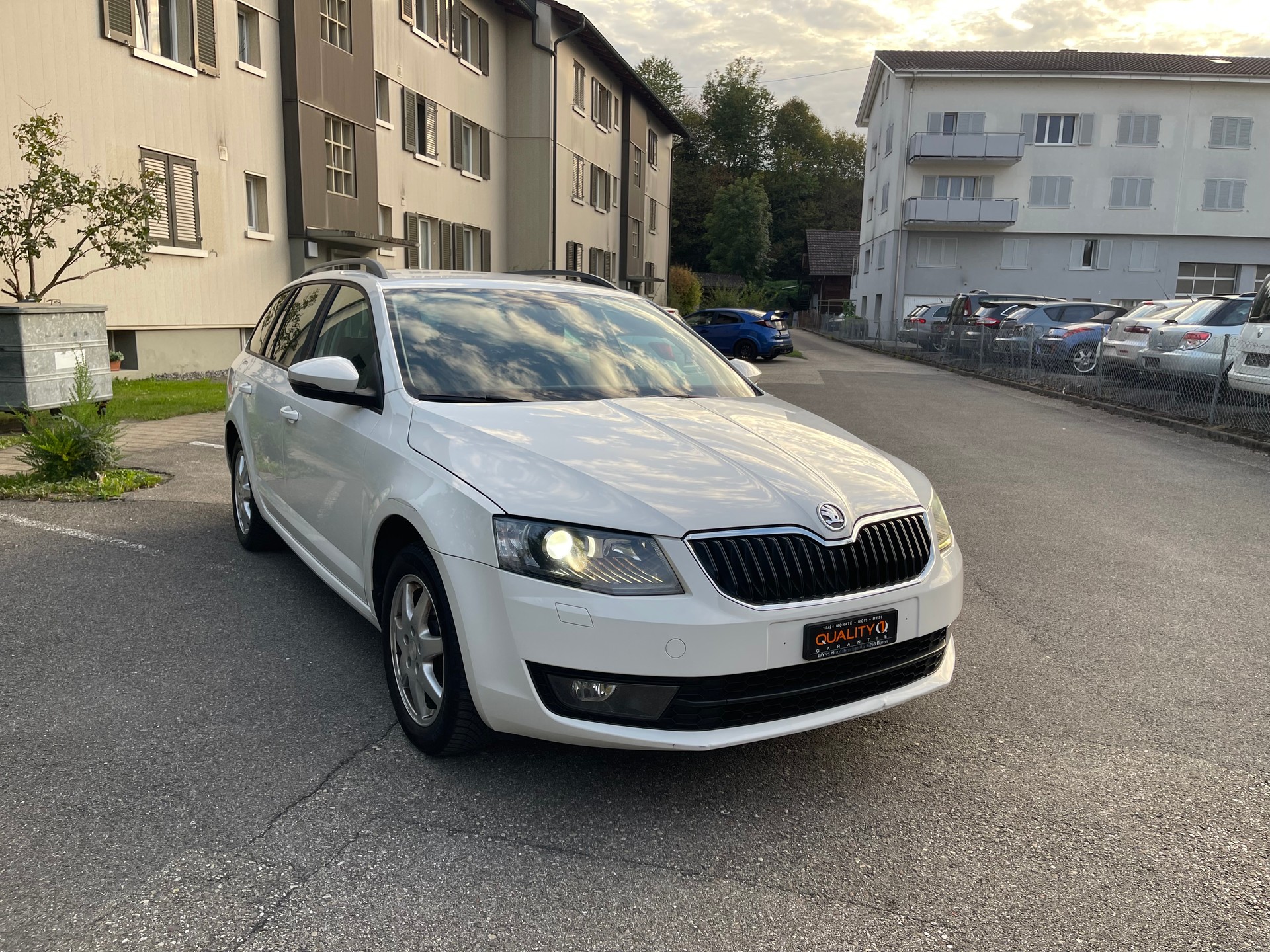 SKODA Octavia Combi 2.0 TDI Ambition DSG-image-5
