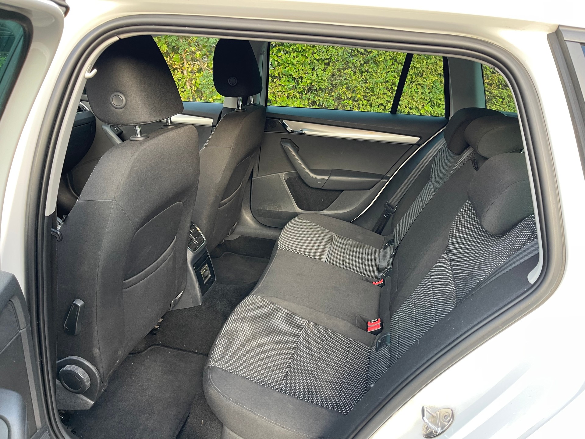 SKODA Octavia Combi 2.0 TDI Ambition DSG-image-7