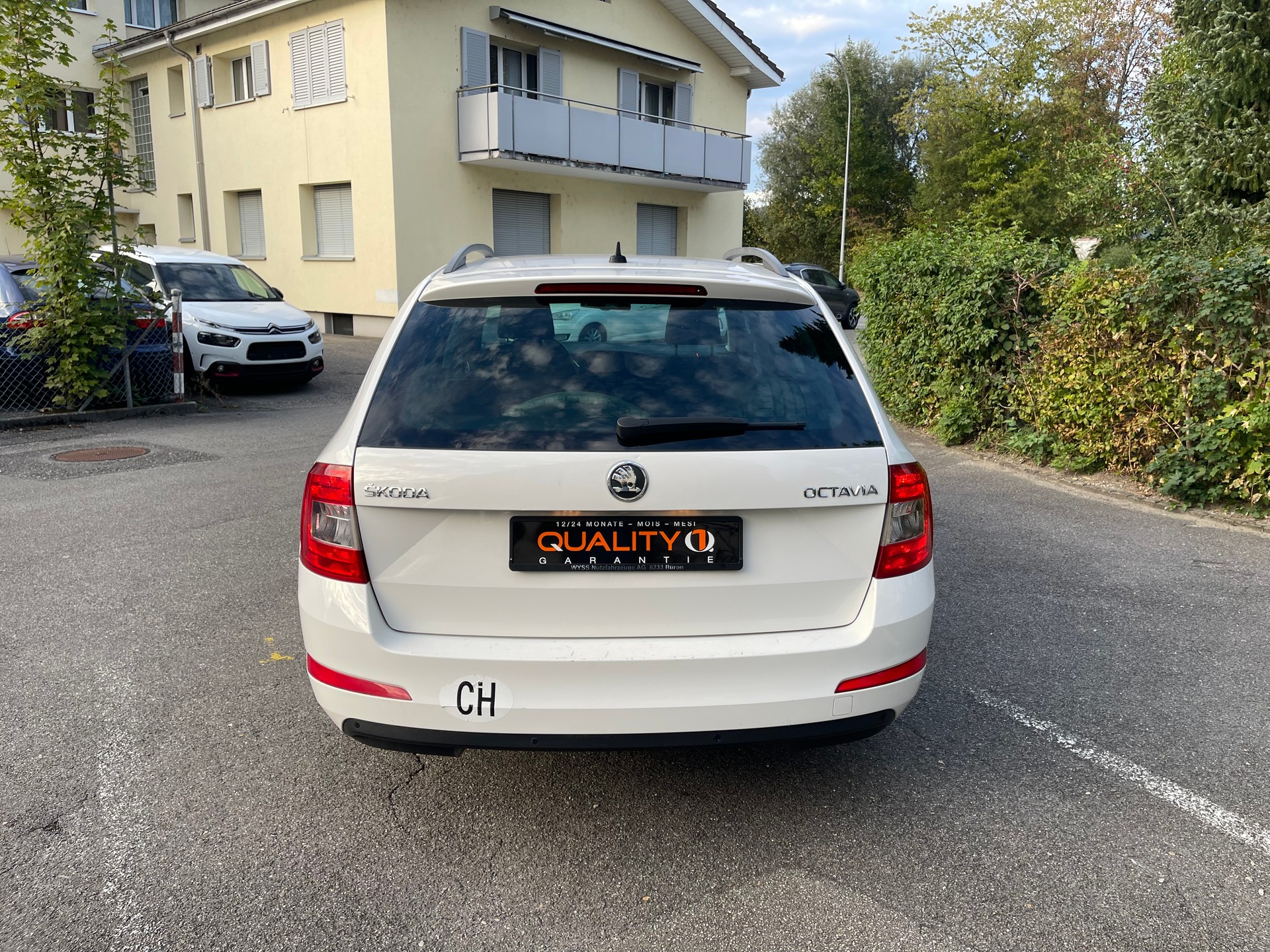 SKODA Octavia Combi 2.0 TDI Ambition DSG-image-3