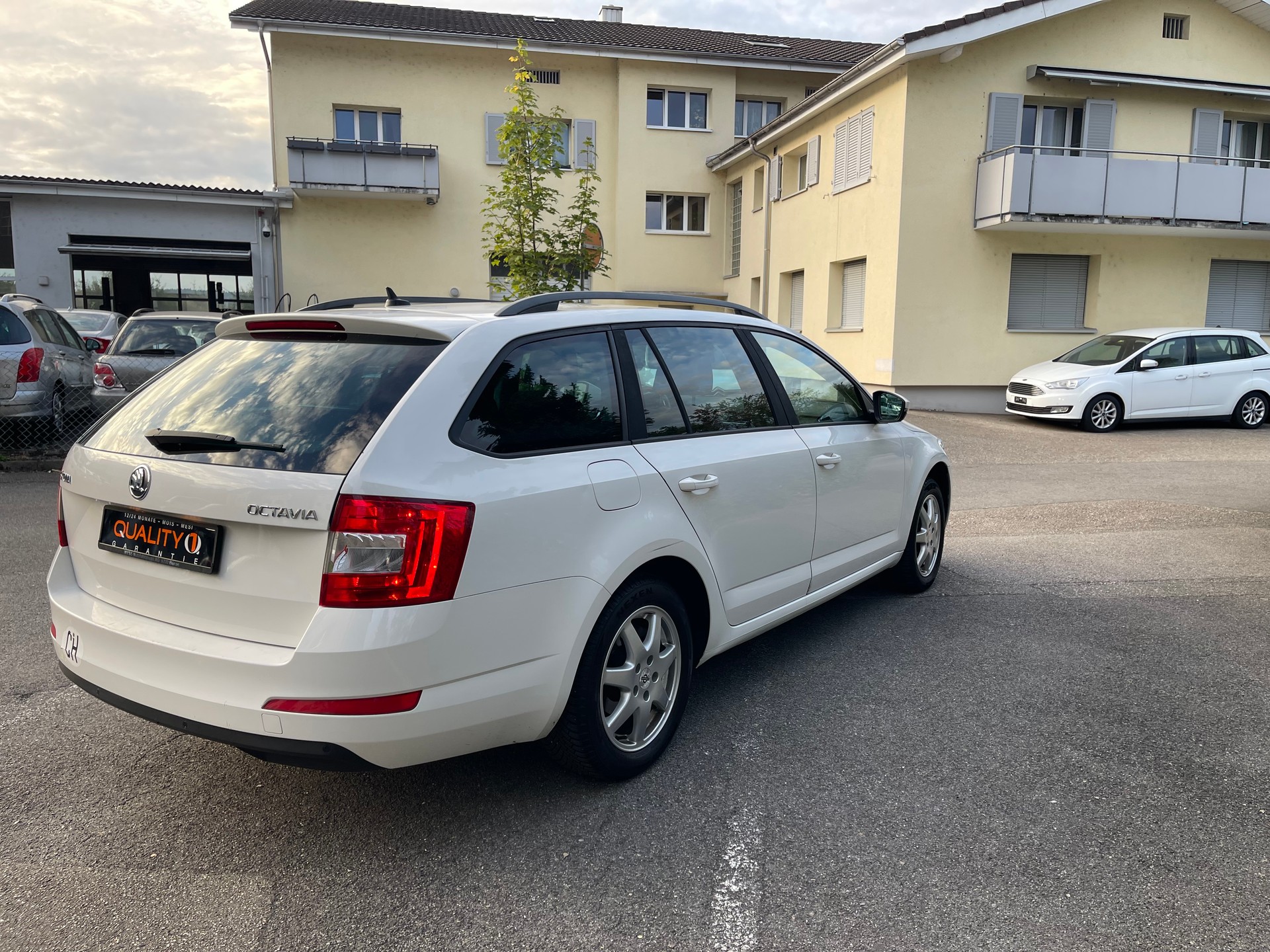 SKODA Octavia Combi 2.0 TDI Ambition DSG-image-4