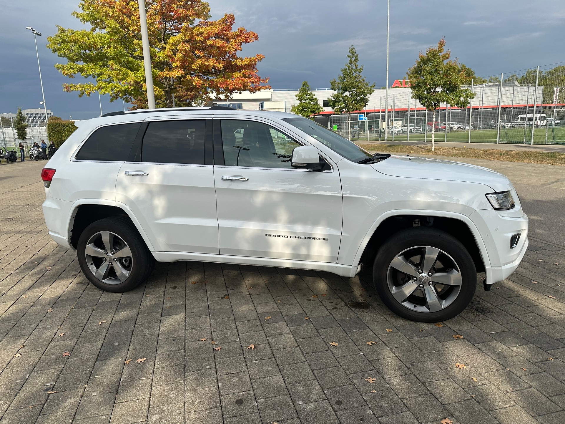 JEEP Grand Cherokee 3.0 CRD Overland Automatic-image-3
