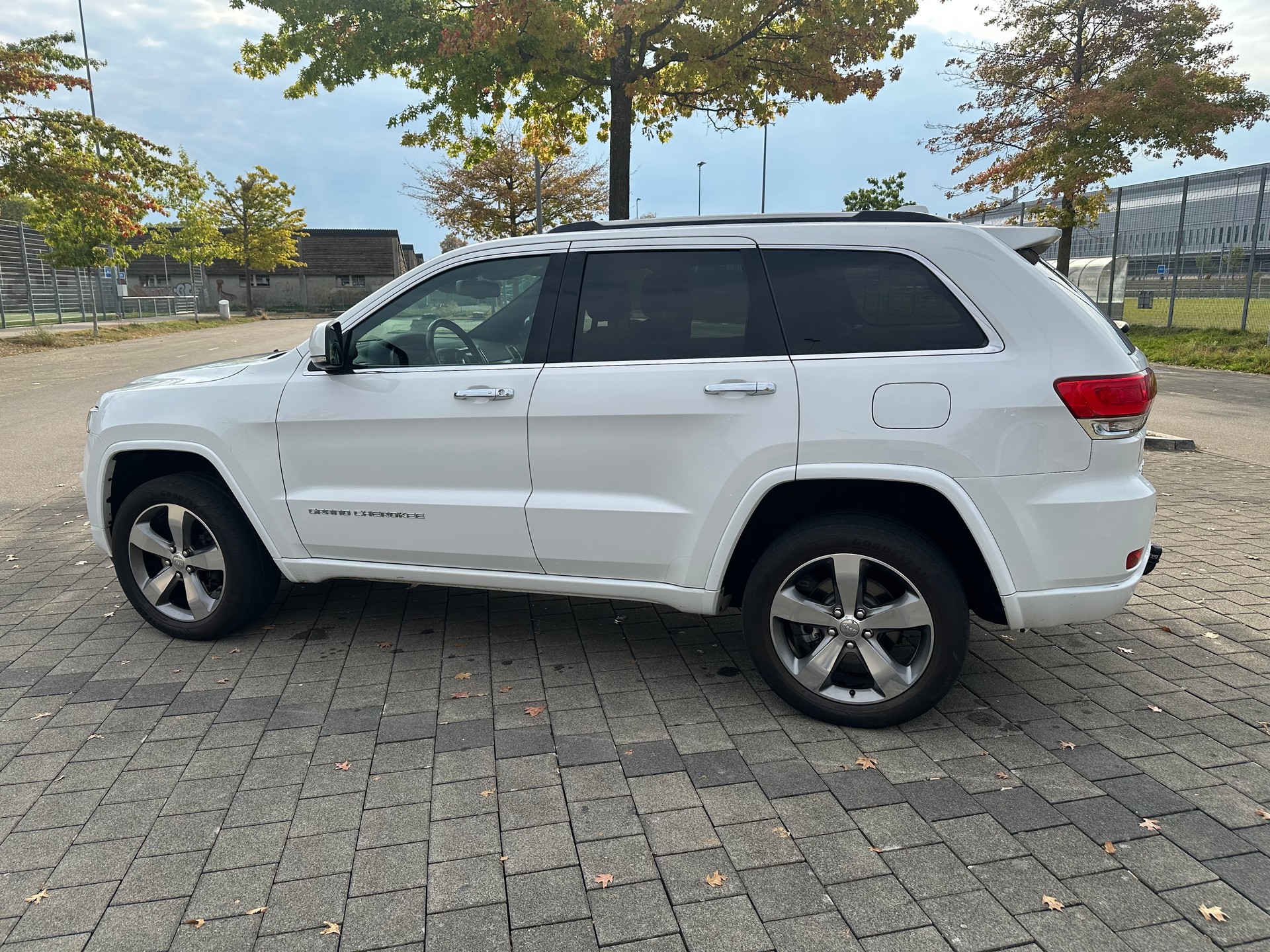 JEEP Grand Cherokee 3.0 CRD Overland Automatic-image-7