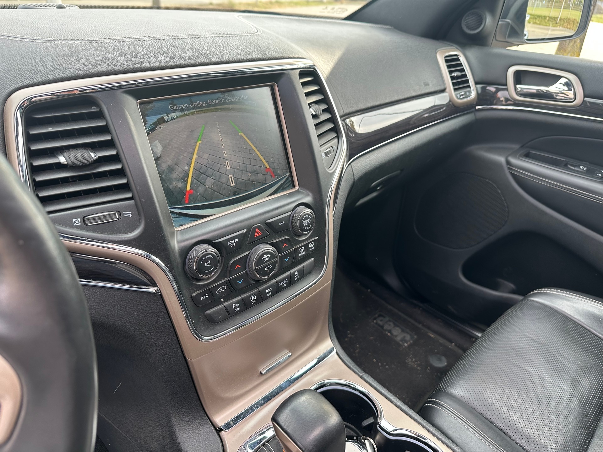 JEEP Grand Cherokee 3.0 CRD Overland Automatic-image-11