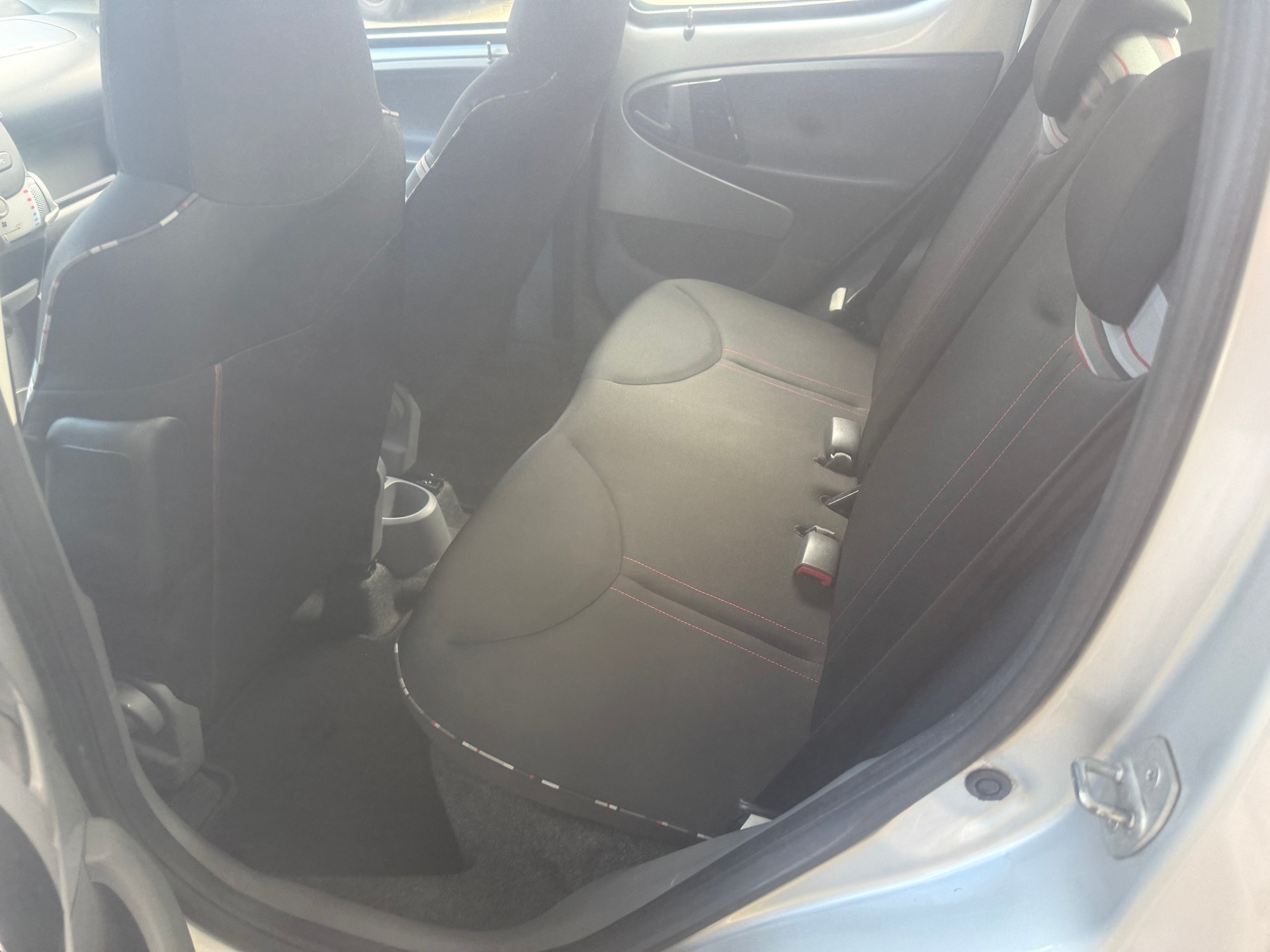 CITROEN C1 1.0i Swiss Style-image-9