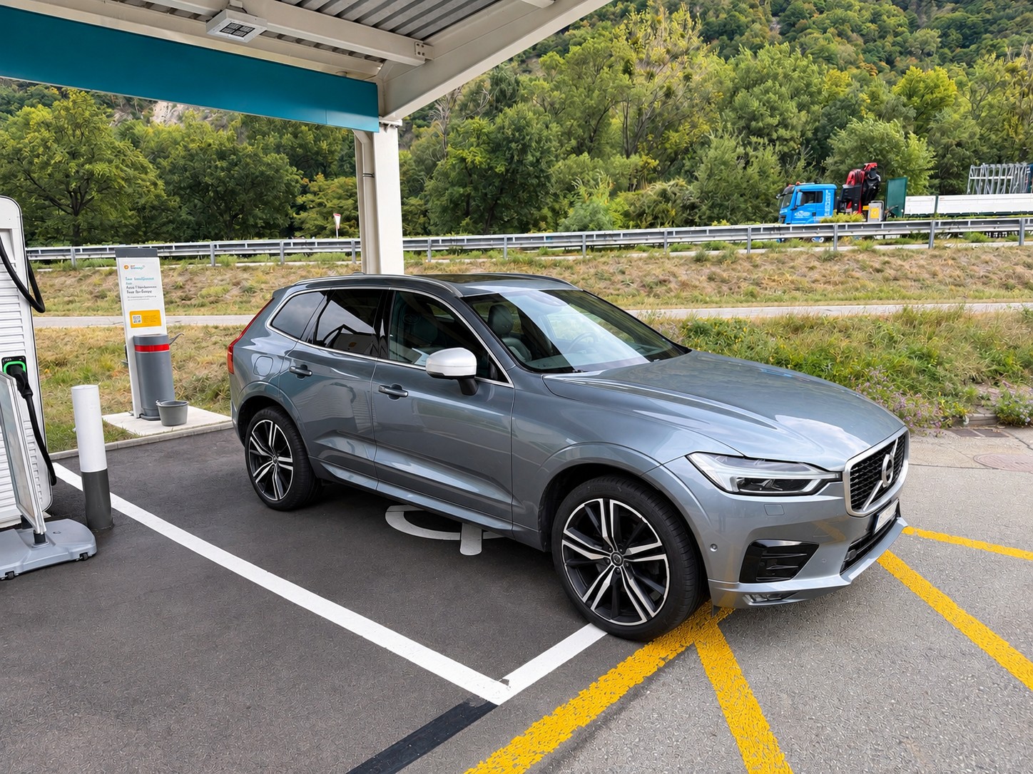 VOLVO 2.0 D5 R-Design AWD-image-0