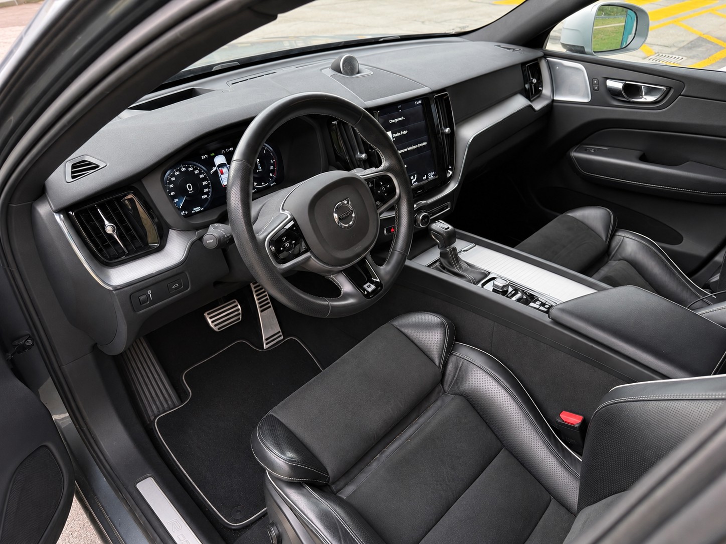 VOLVO 2.0 D5 R-Design AWD-image-3