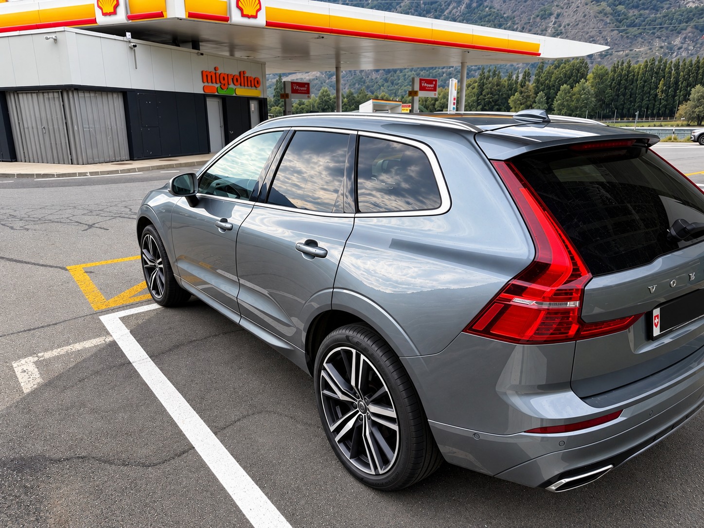 VOLVO 2.0 D5 R-Design AWD-image-1