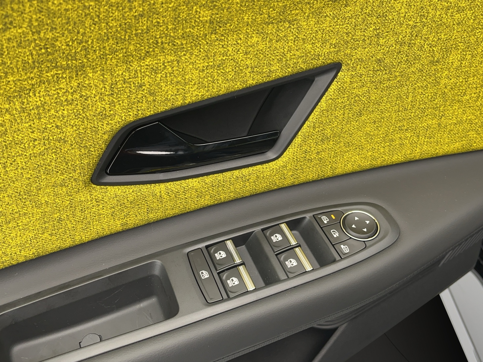 RENAULT R5 E-Tech Comfort Range iconic five-image-12