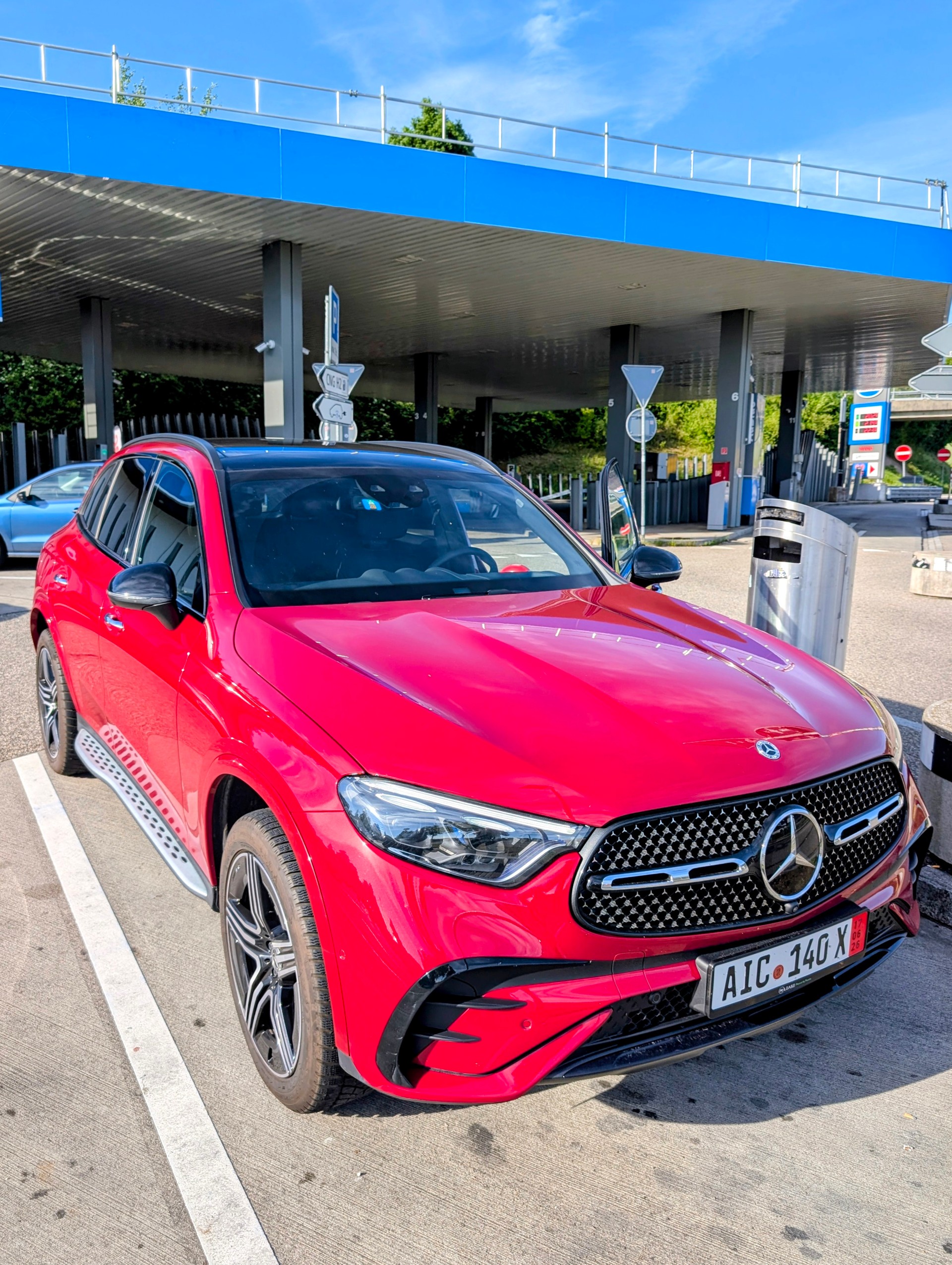 MERCEDES-BENZ GLC 300 e AMG Line 4matic-image-0