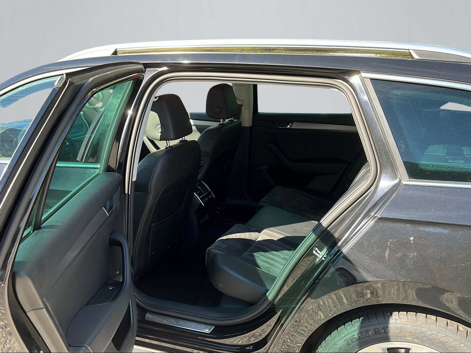 SKODA Superb Combi 2.0 TDi Style 4x4 DSG-image-6