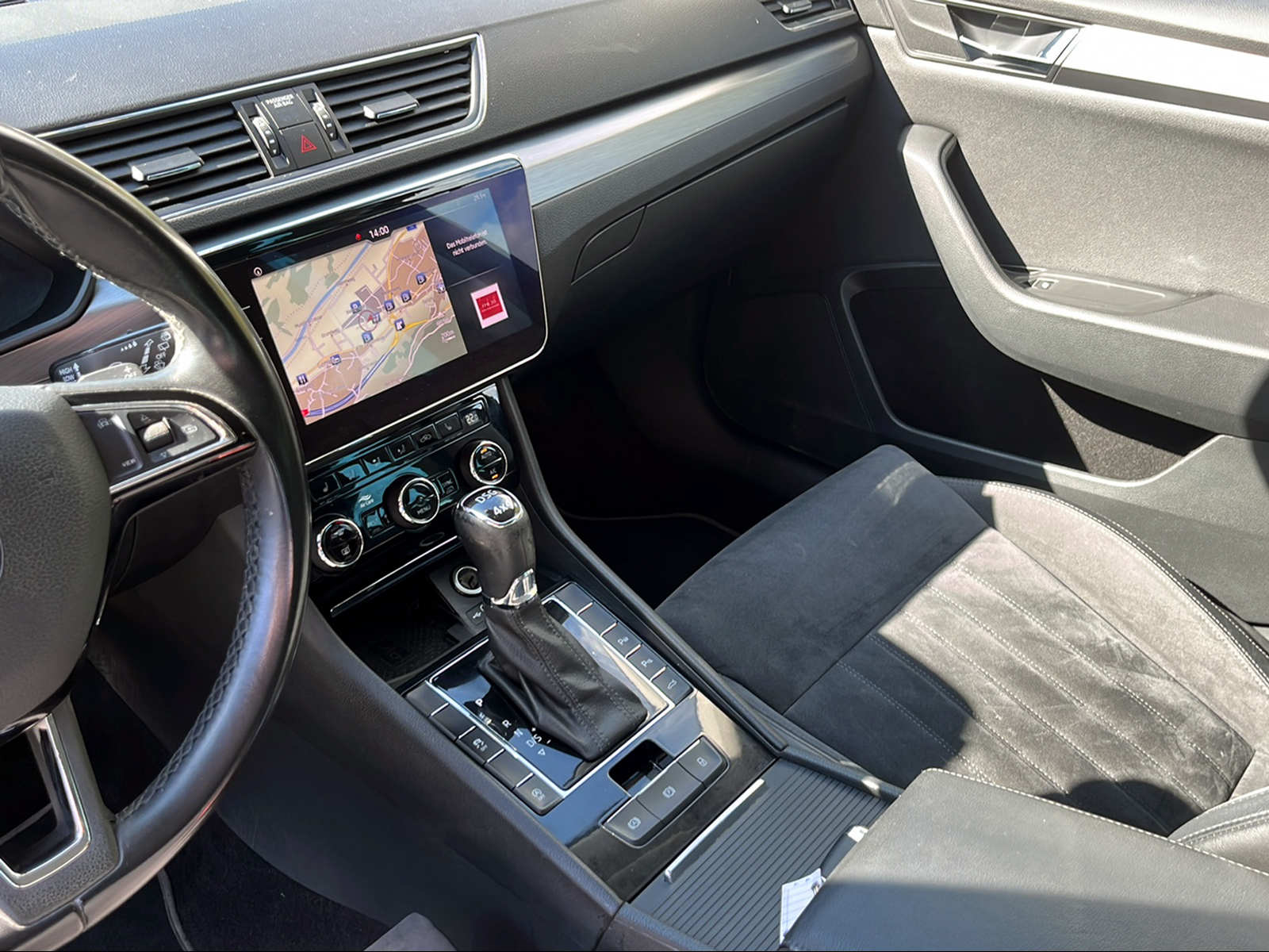 SKODA Superb Combi 2.0 TDi Style 4x4 DSG-image-5