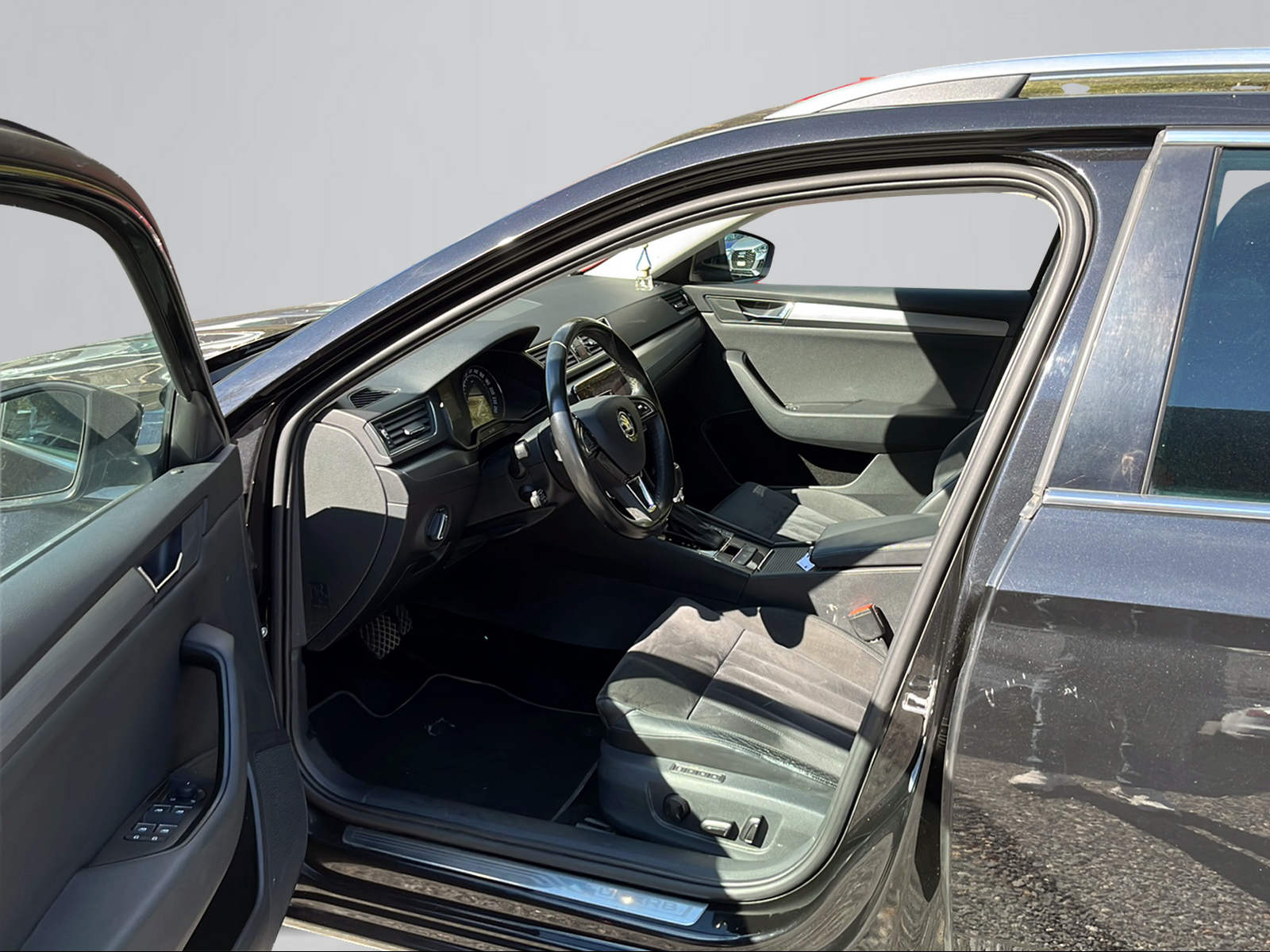 SKODA Superb Combi 2.0 TDi Style 4x4 DSG-image-2